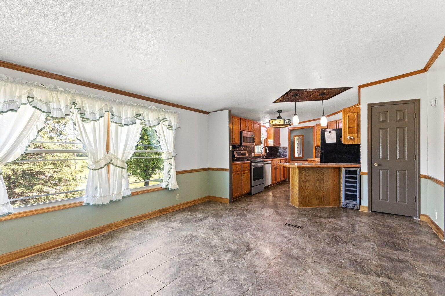 1078 Graves Road