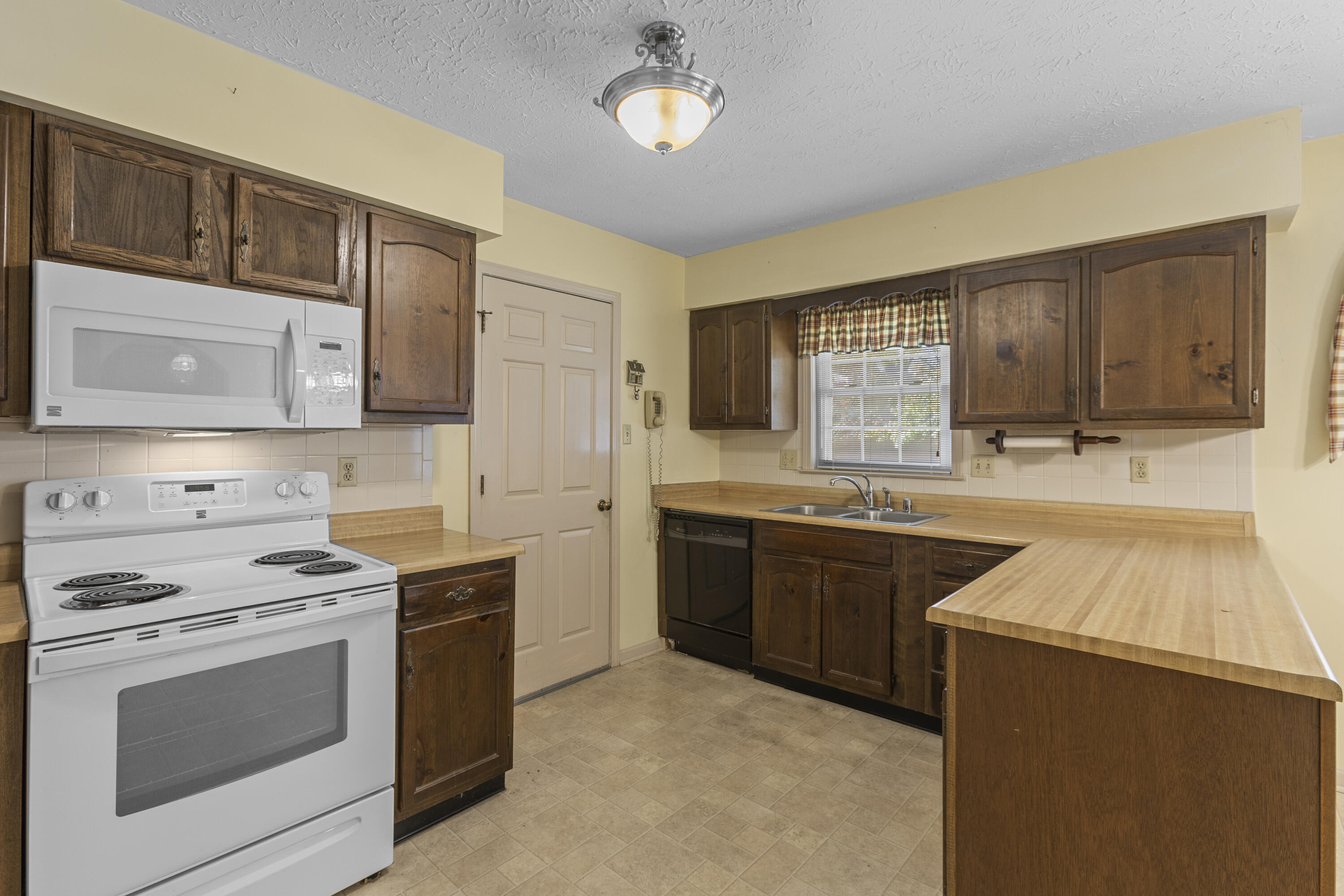 633 Seminole Trail