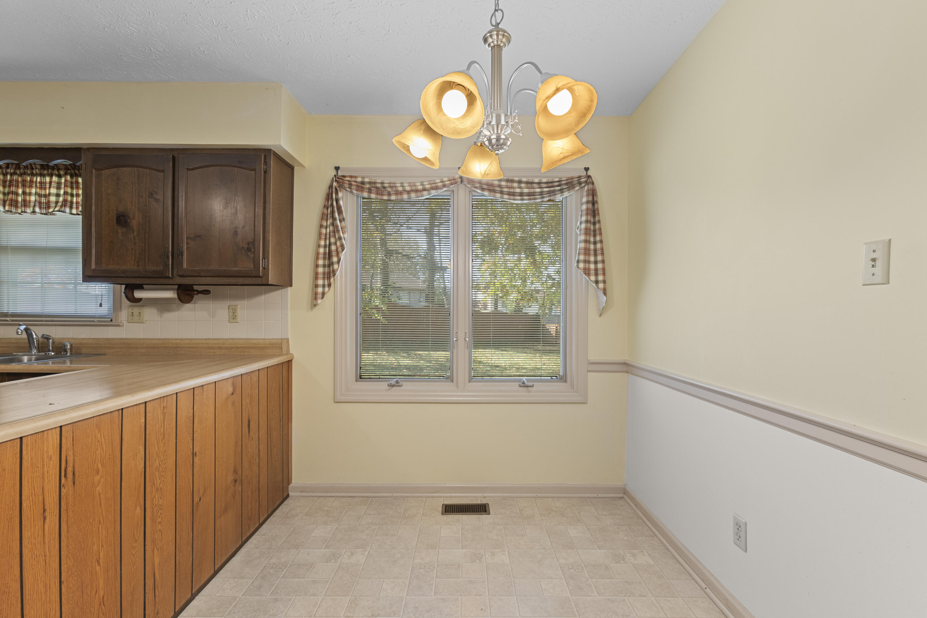 633 Seminole Trail