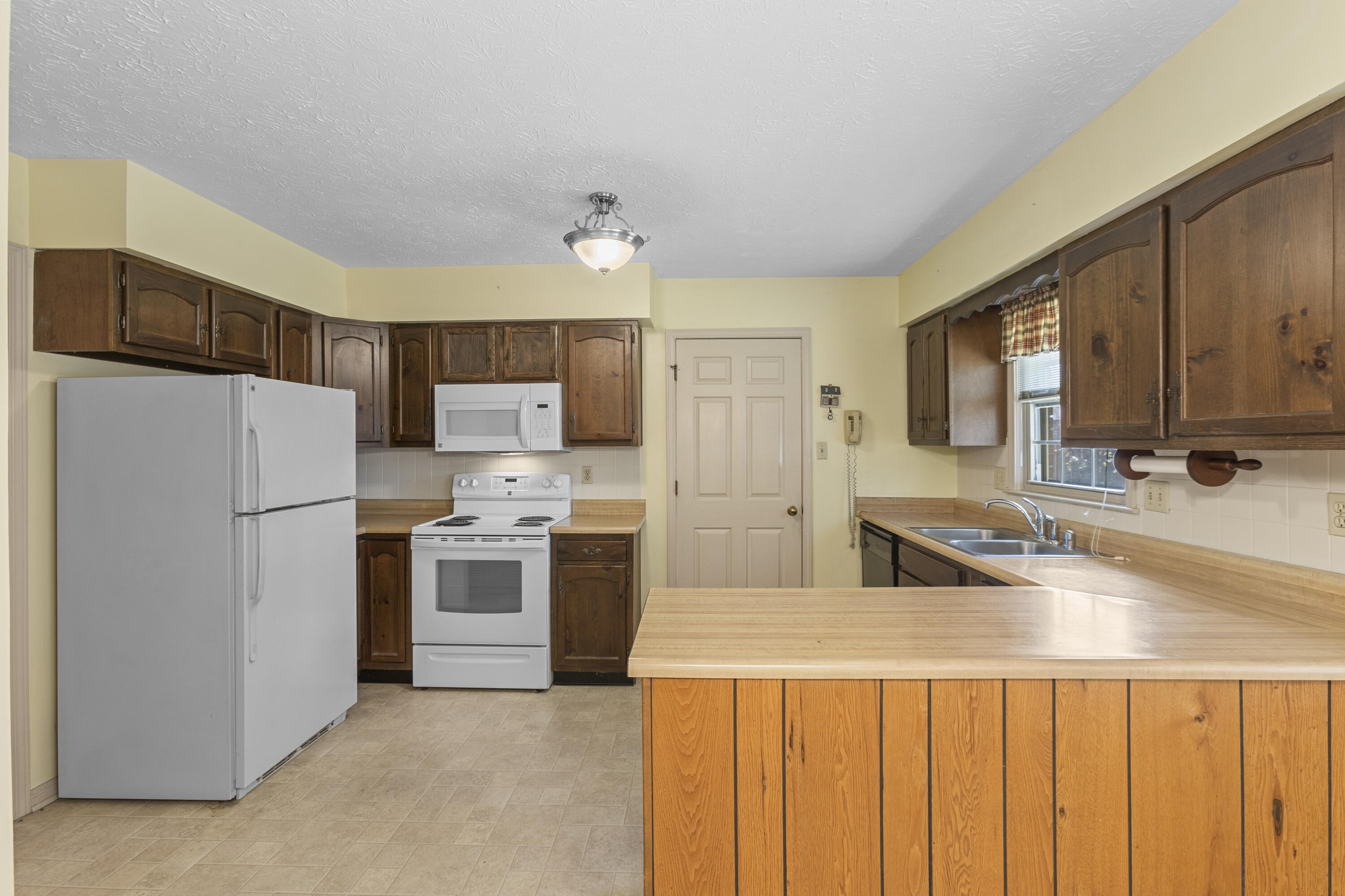 633 Seminole Trail