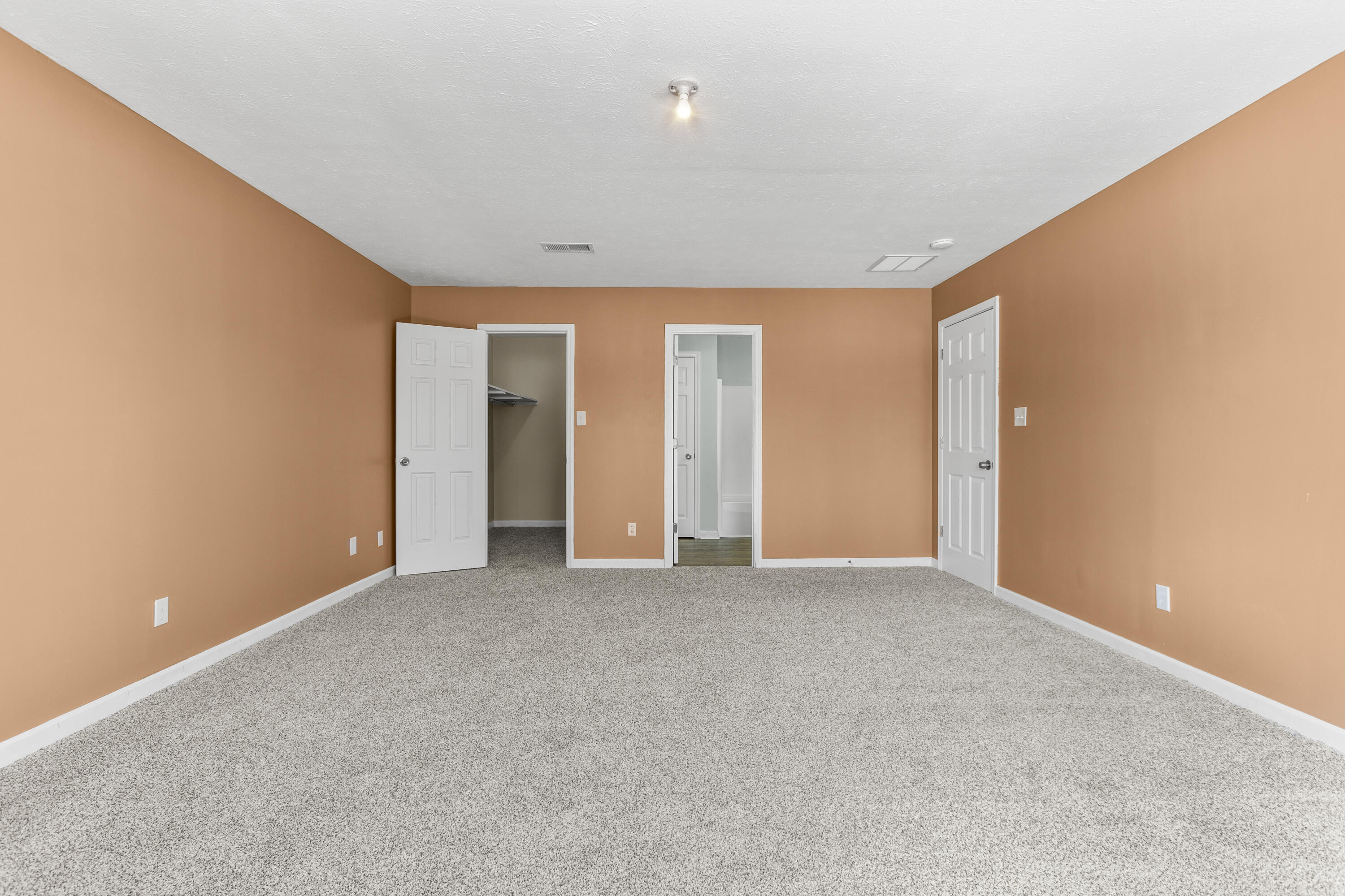 1009 Walker Way