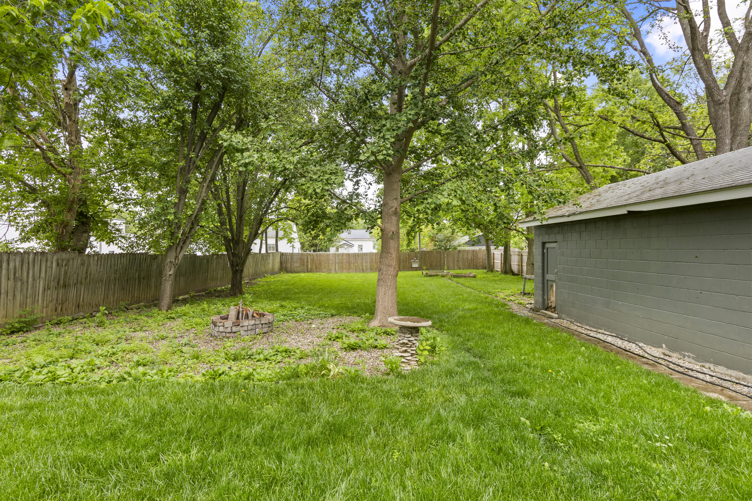 304 E Pleasant Street