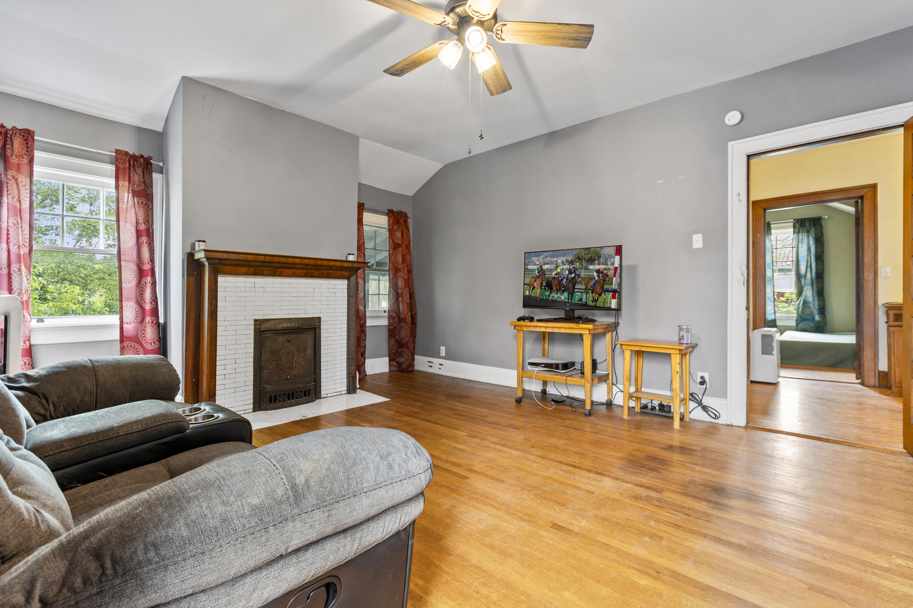 304 E Pleasant Street
