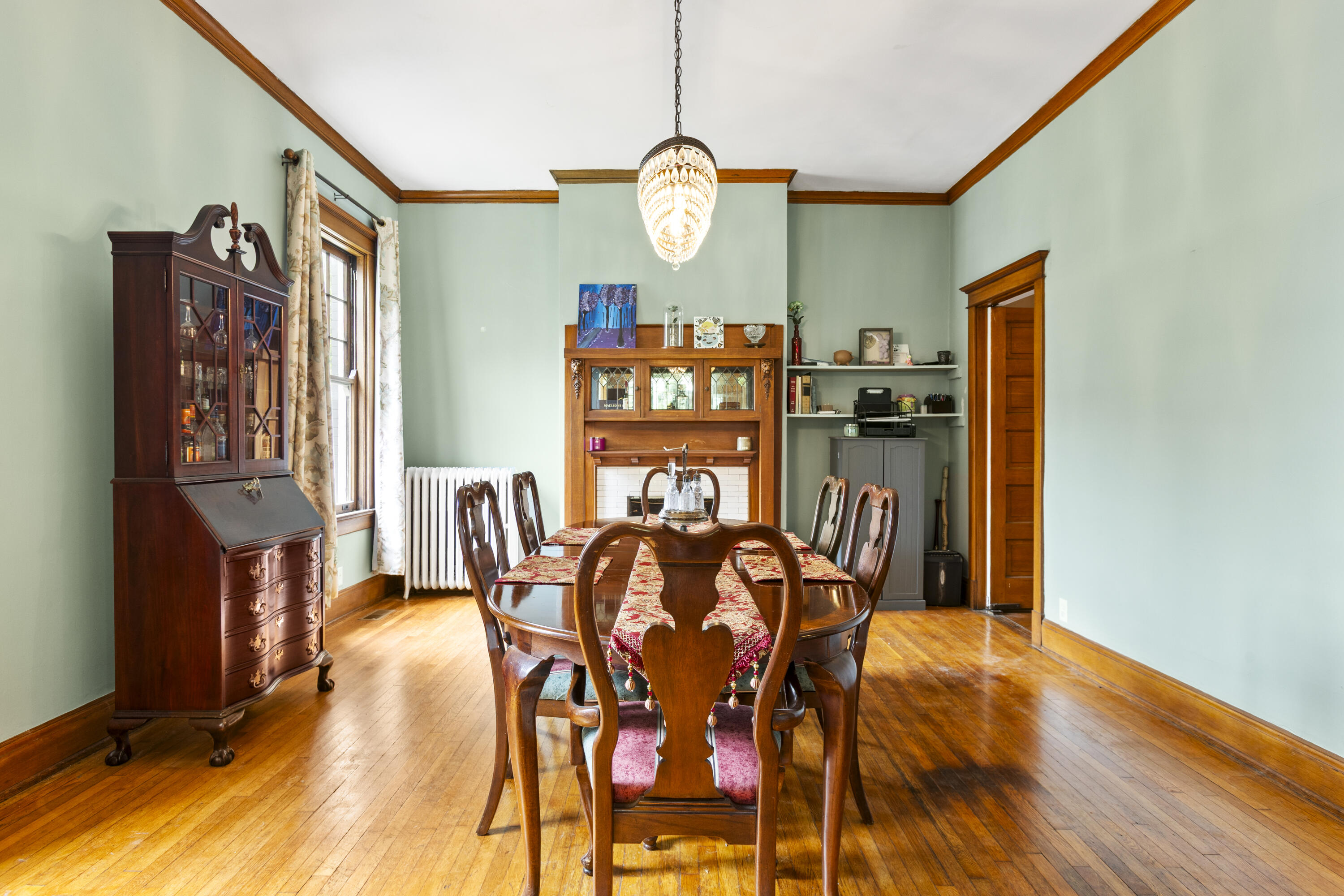 304 E Pleasant Street