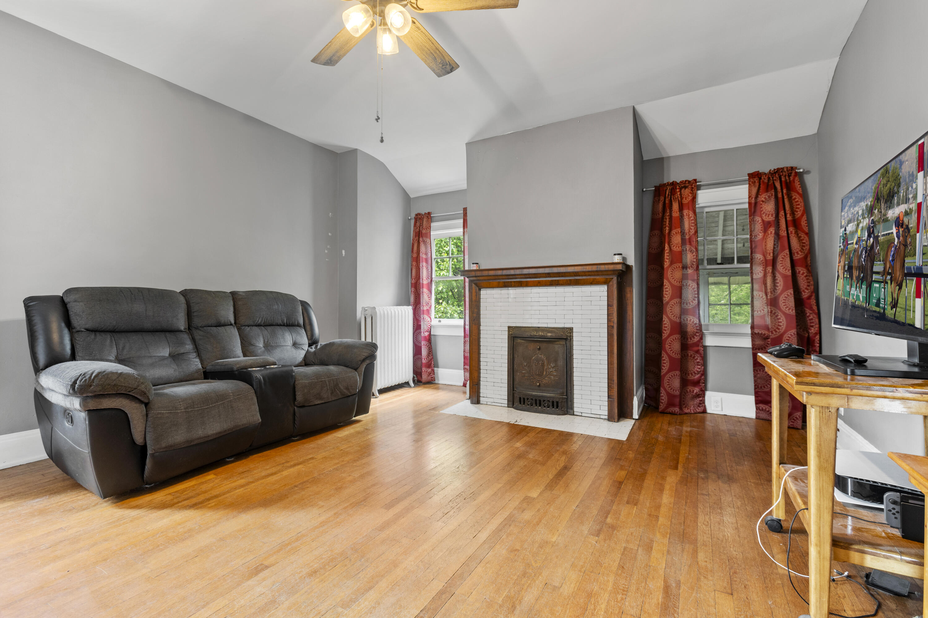304 E Pleasant Street