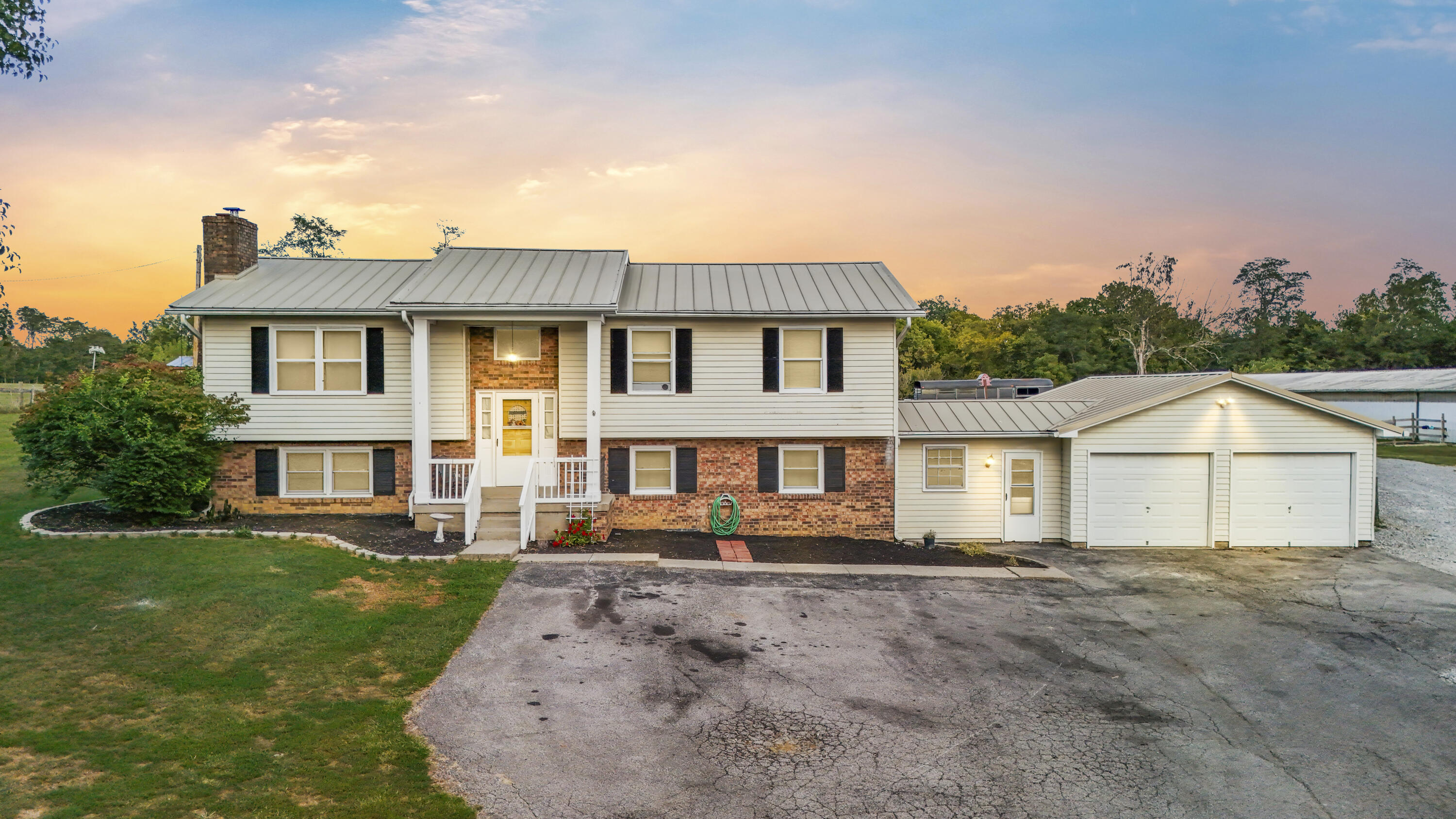 1150 Russell Cave Road