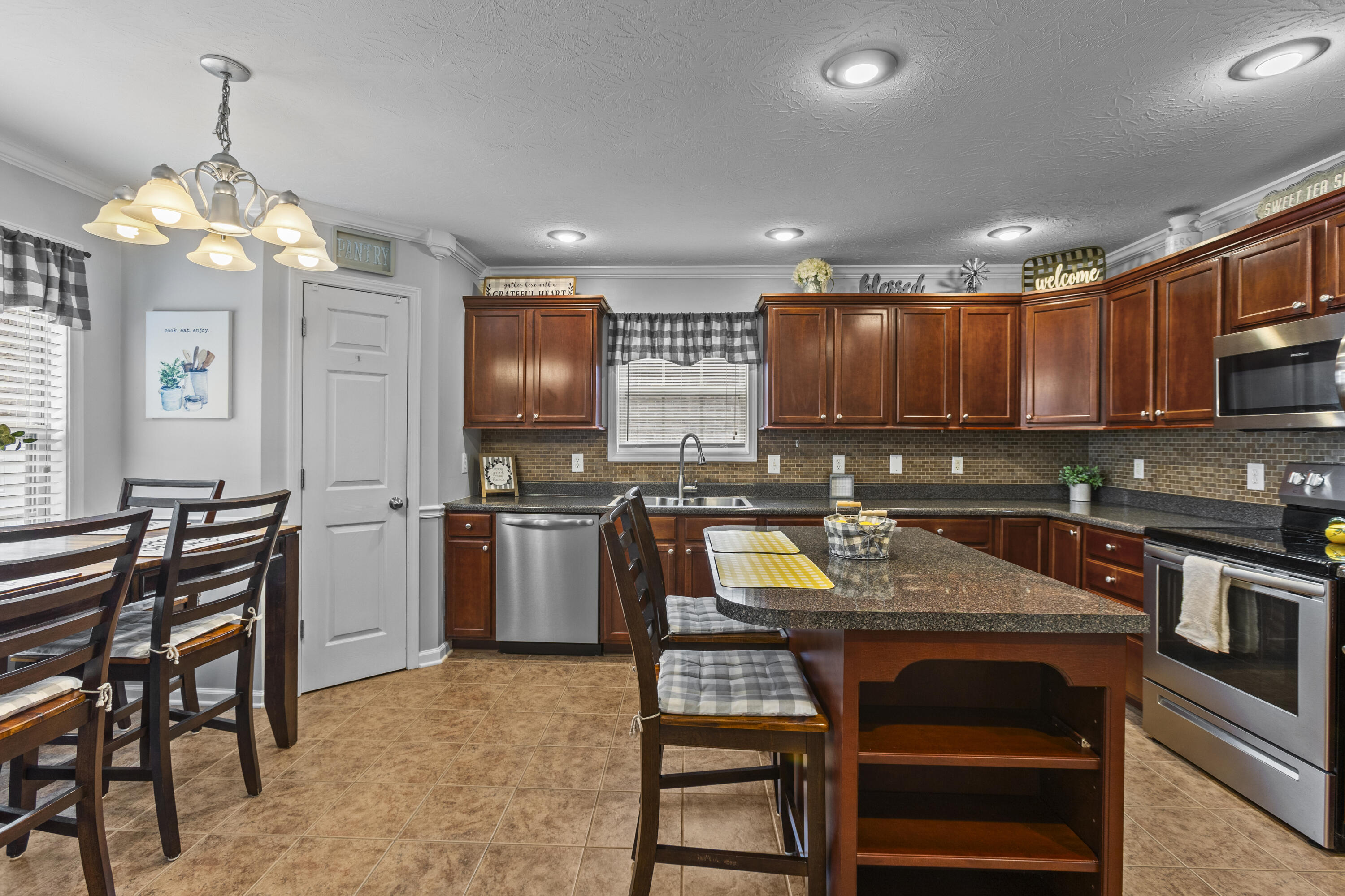 104 Teakwood Court