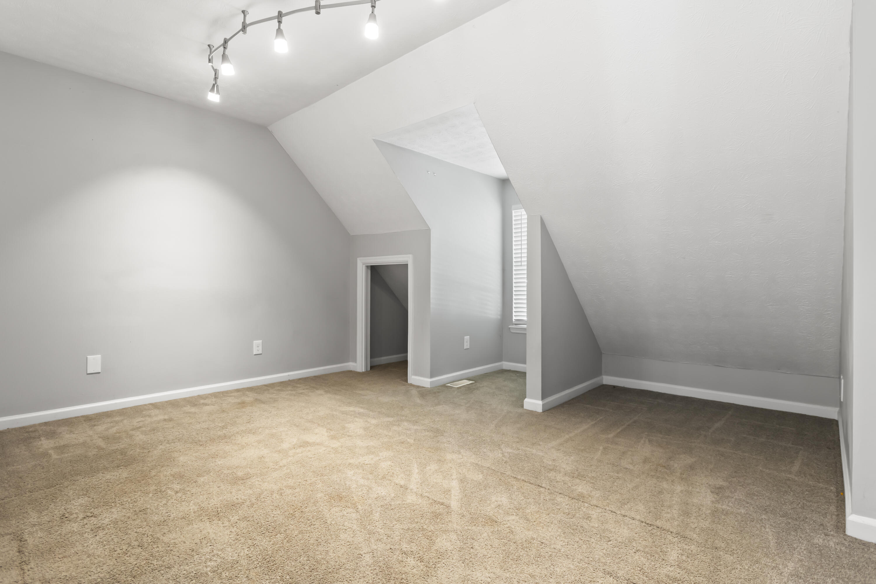 112 Bridgeway Court
