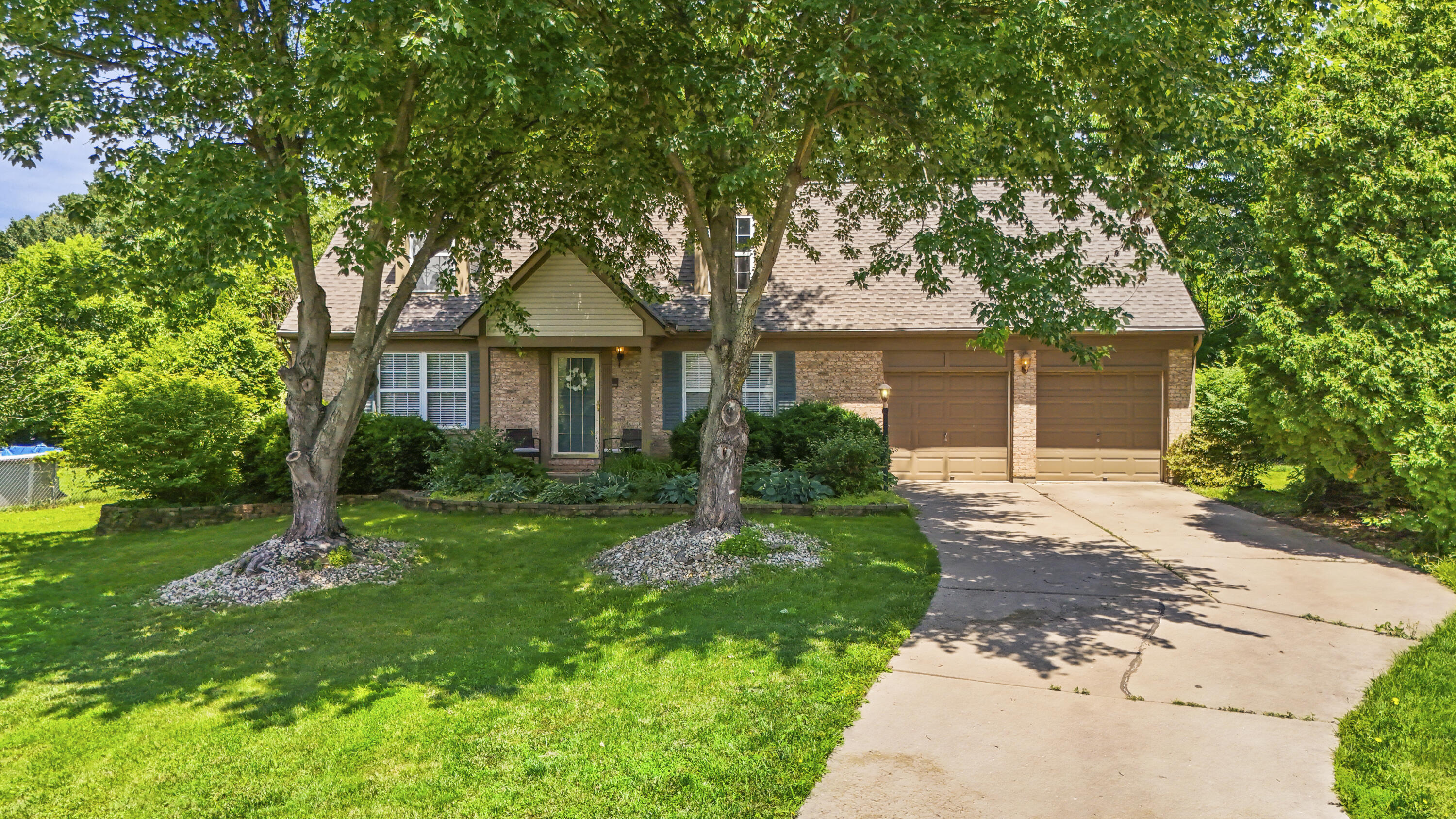 2951 BABBLING BROOK Way