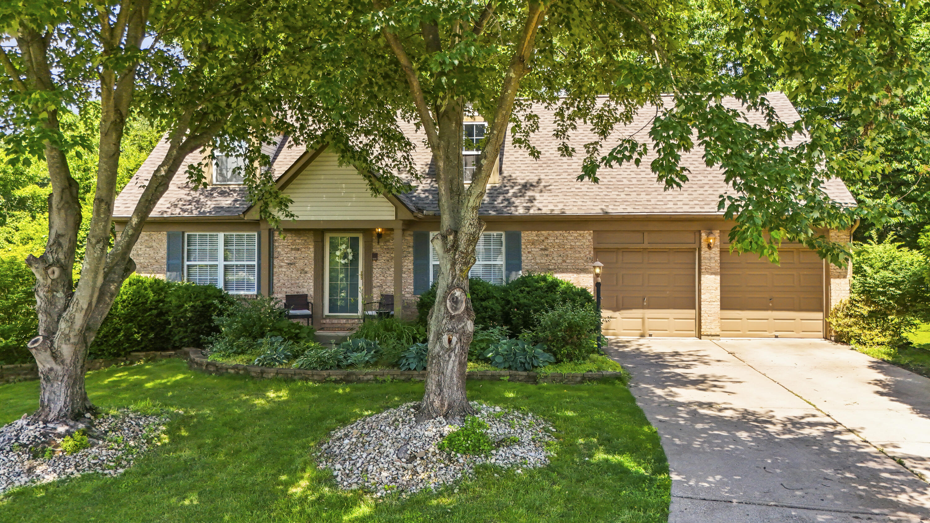 2951 BABBLING BROOK Way