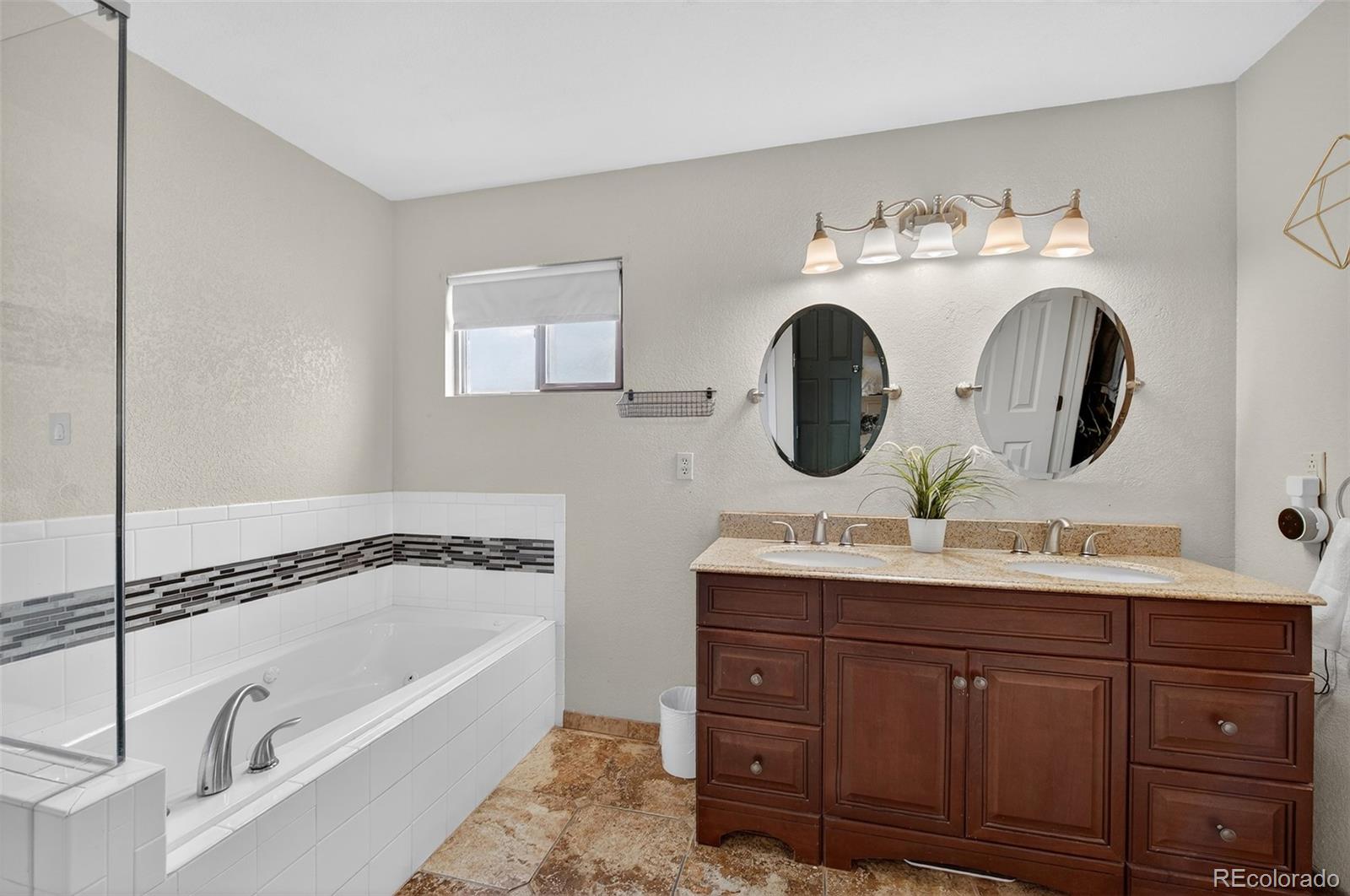 10023 W 81st Lane