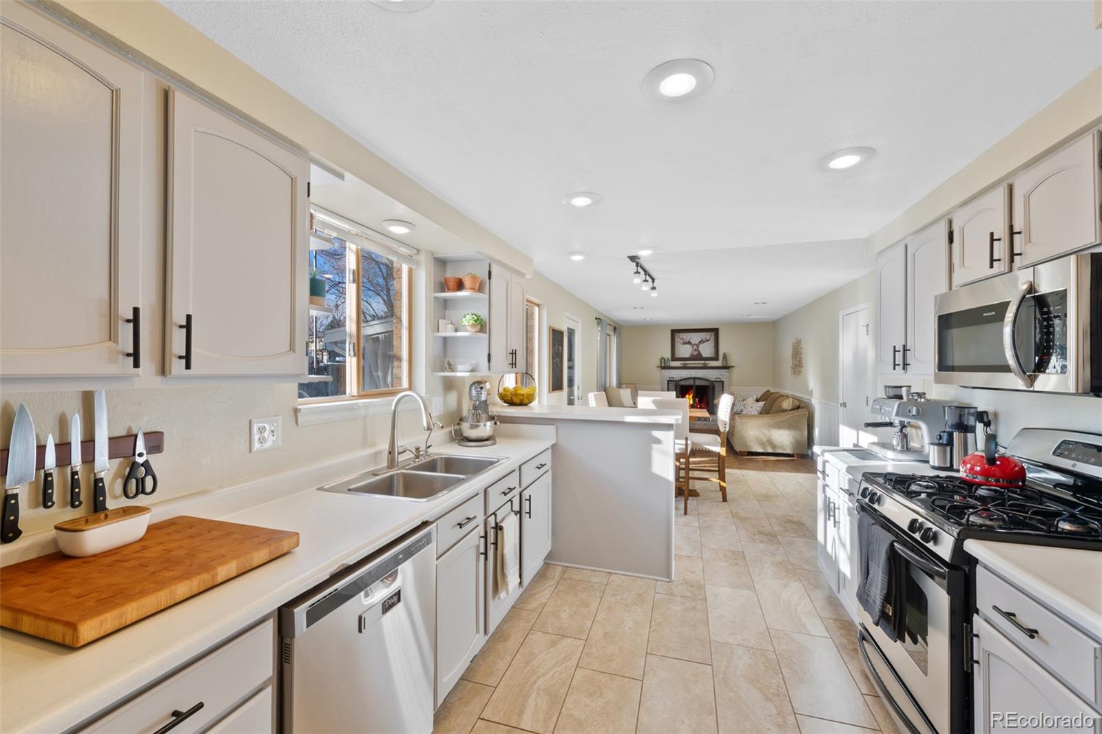 6143 S Holland Street