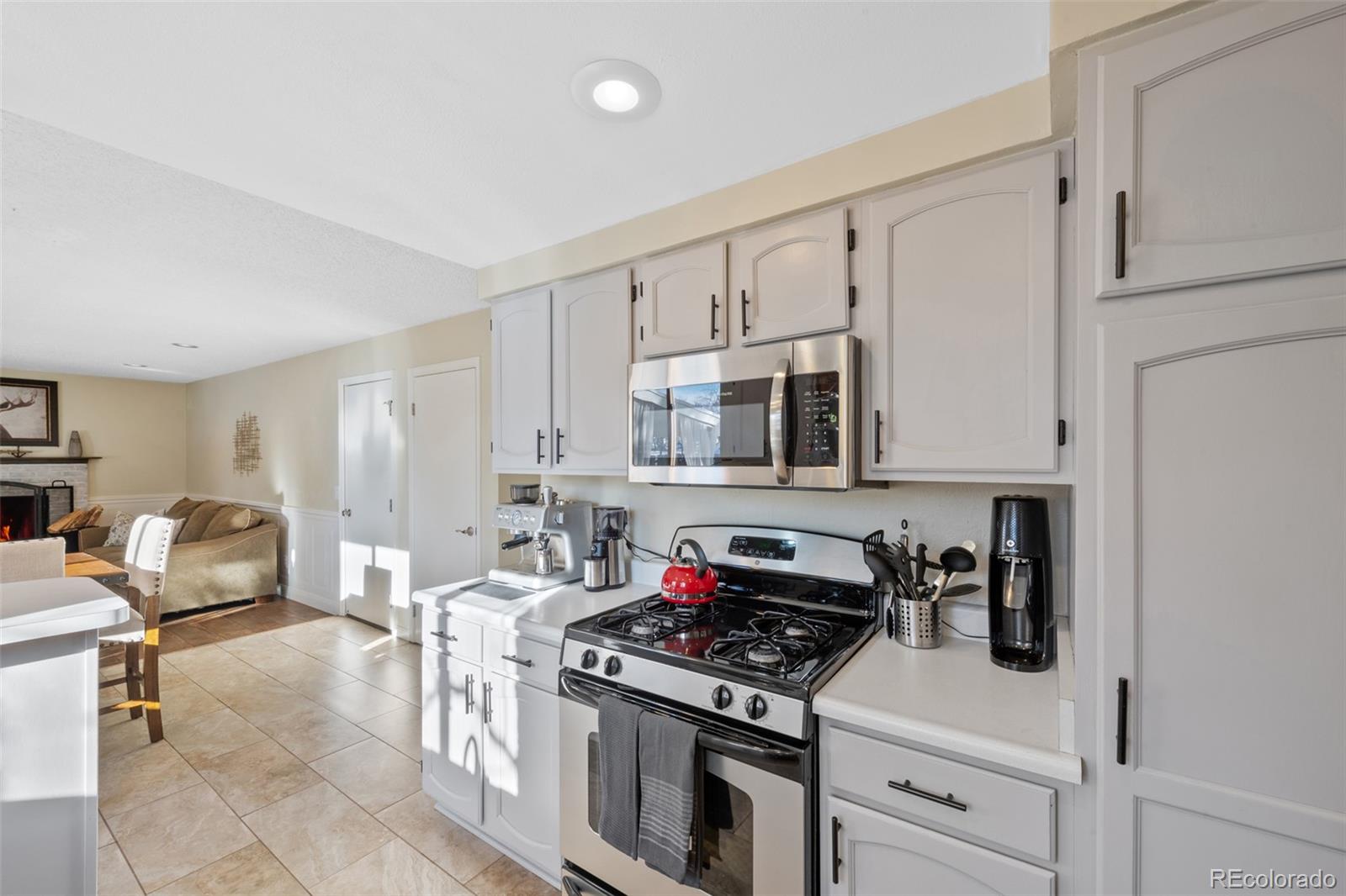 6143 S Holland Street