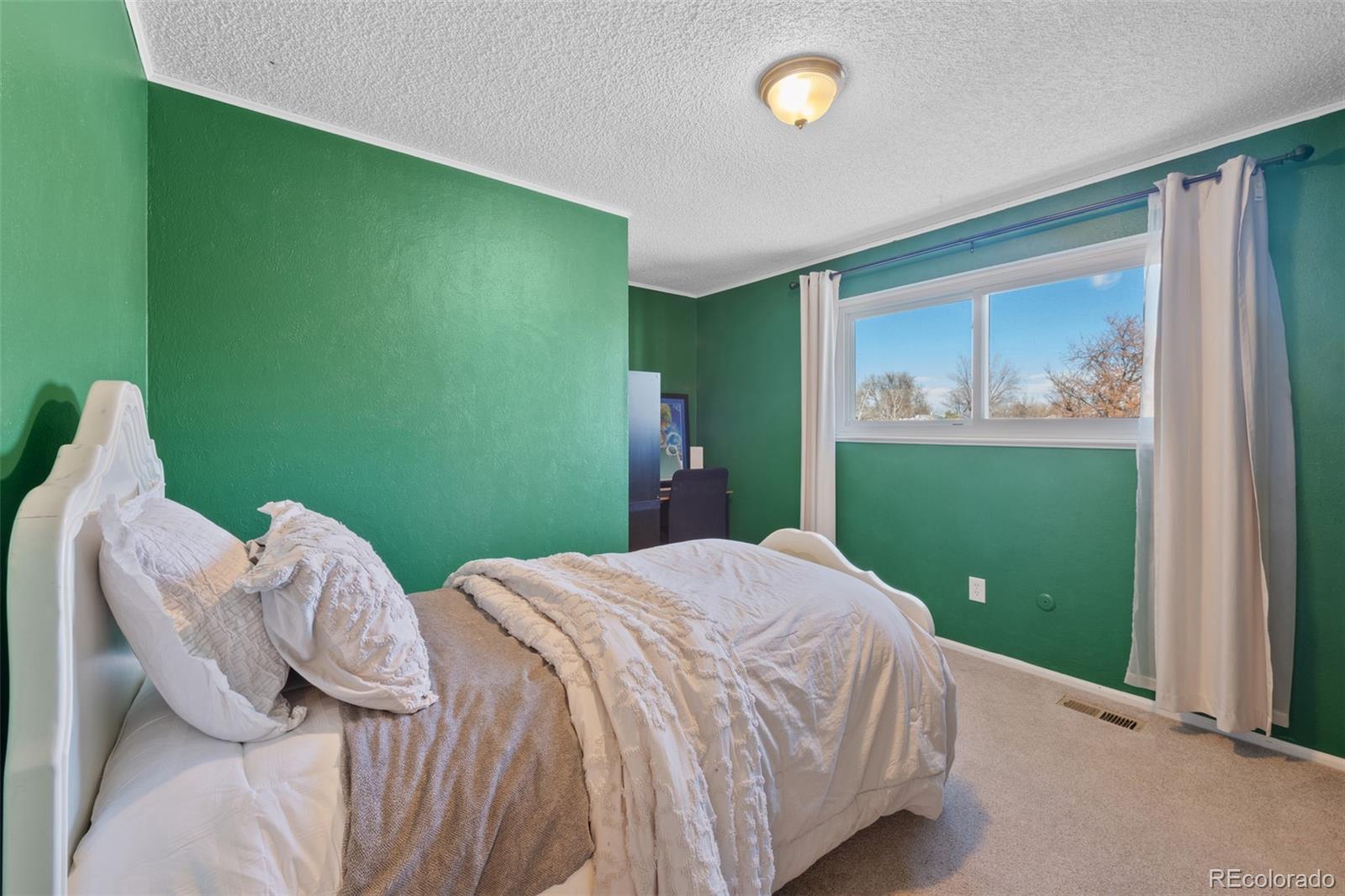 6143 S Holland Street