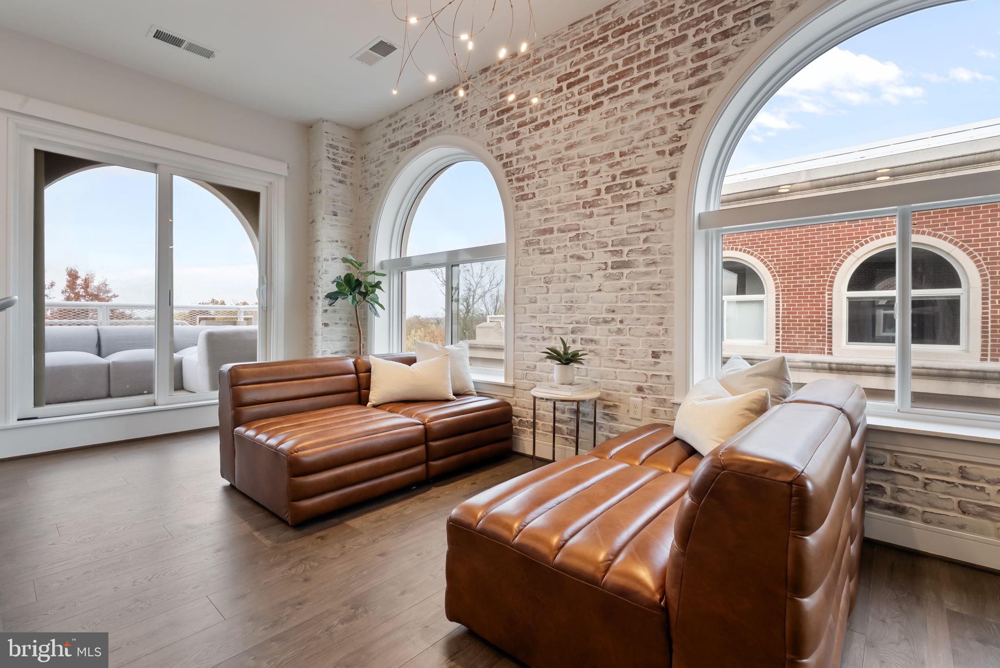 625 SLATERS LANE 402