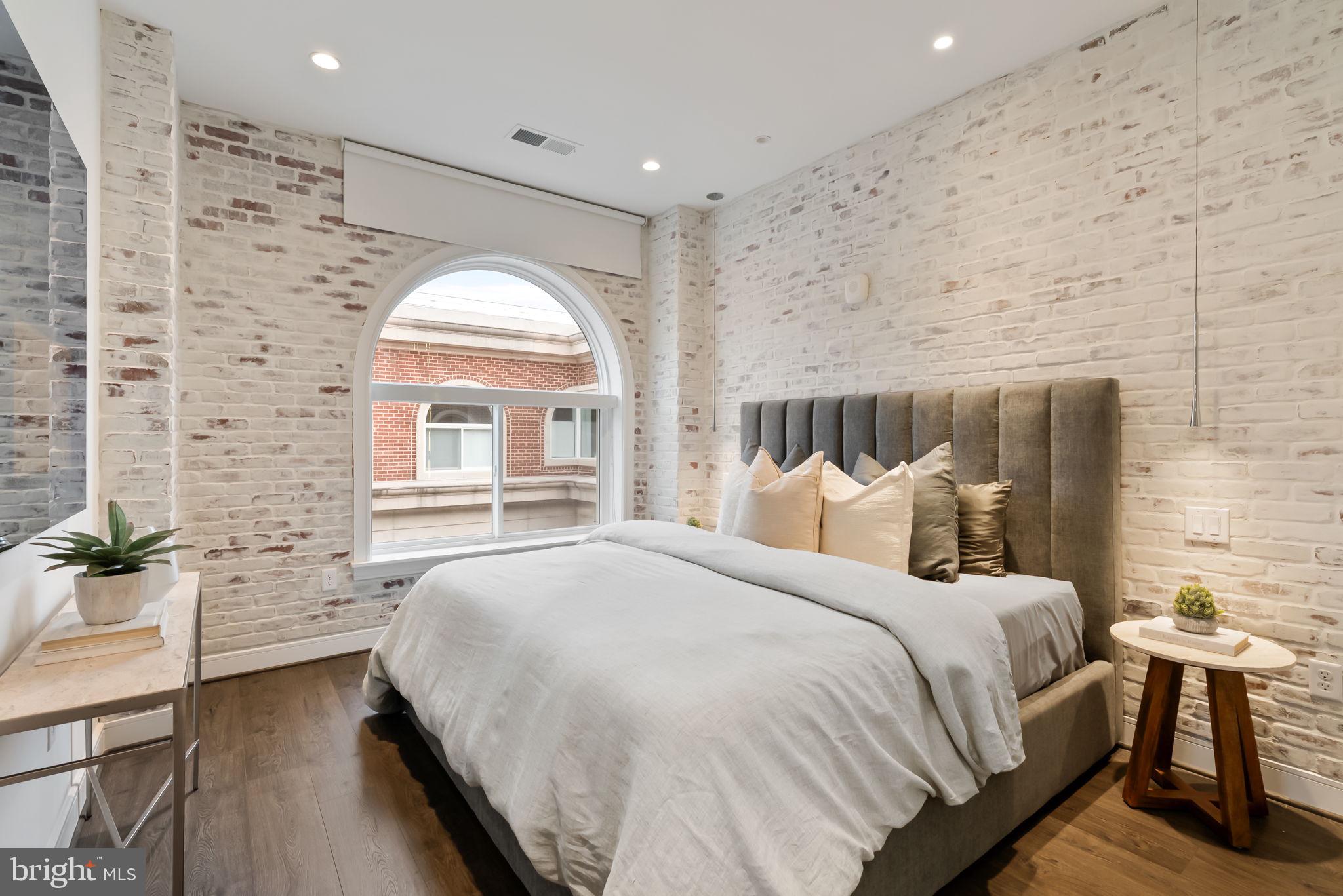 625 SLATERS LANE 402