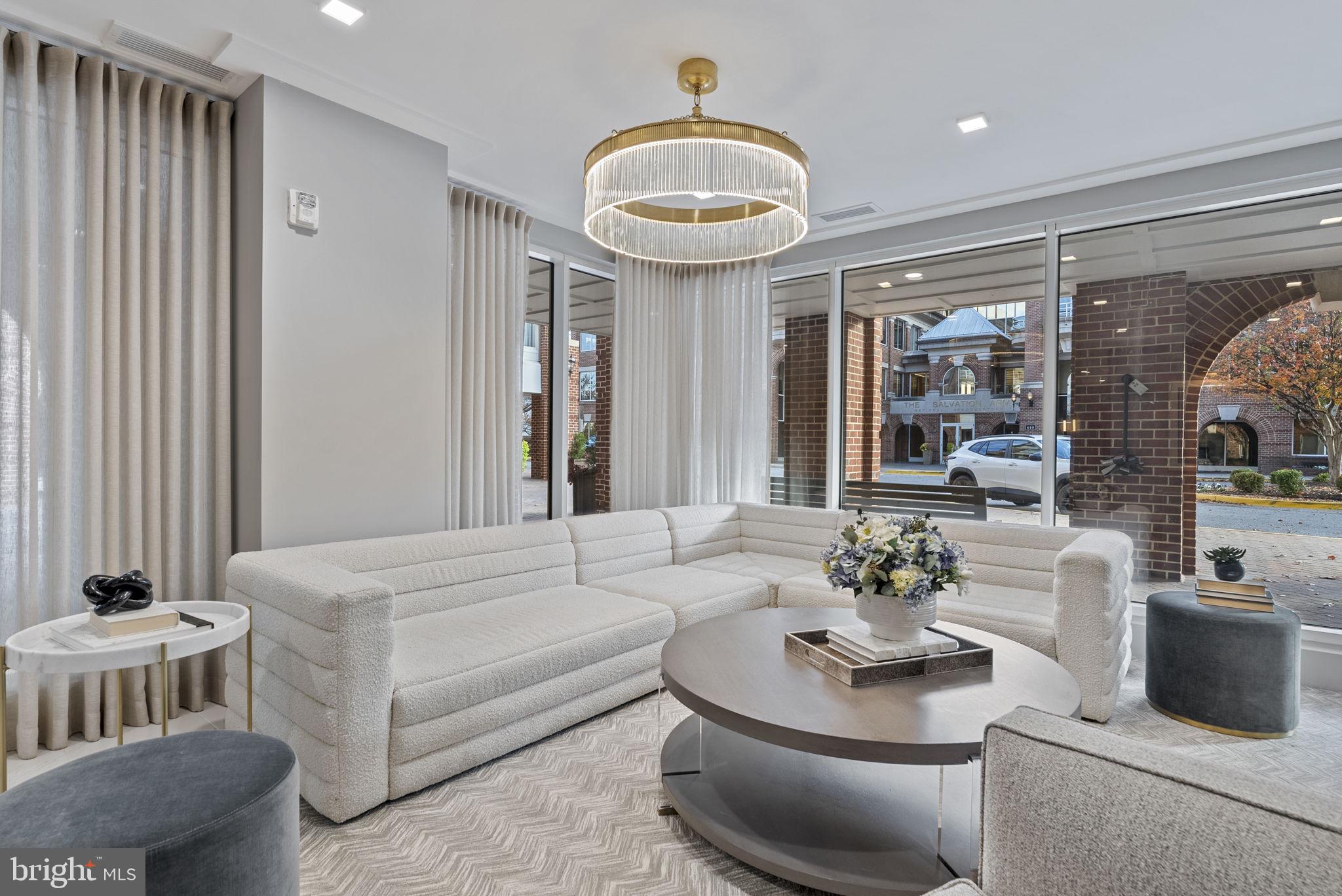 625 SLATERS LANE 402