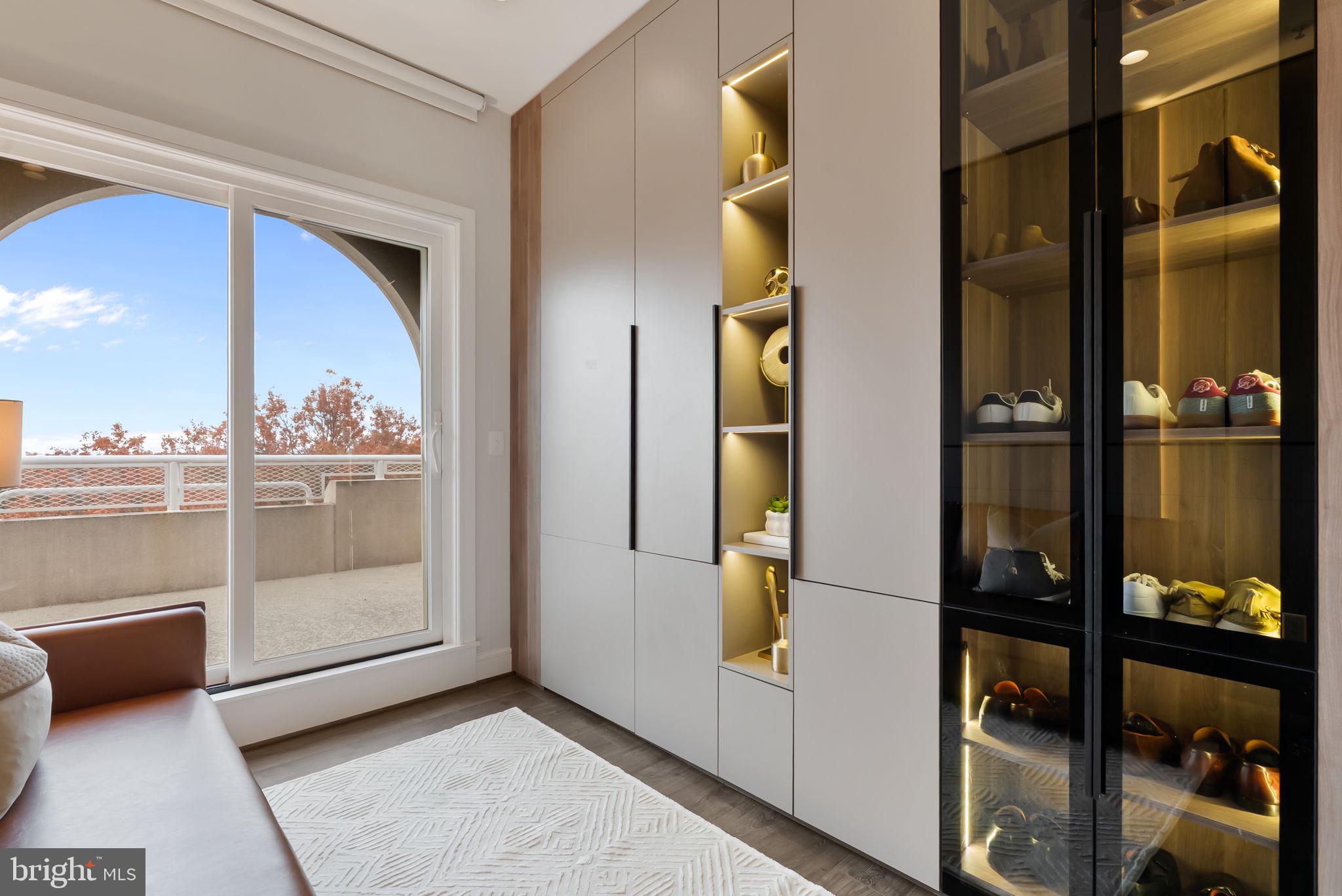 625 SLATERS LANE 402