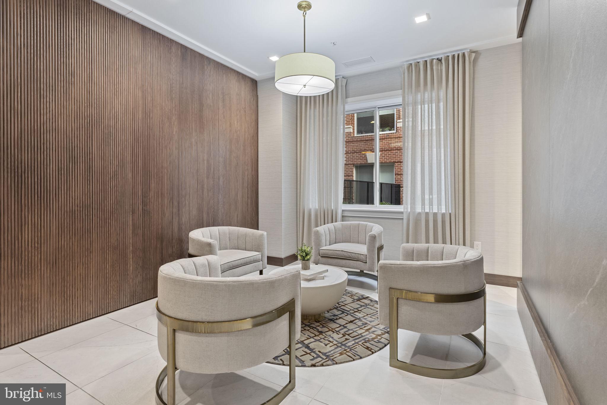 625 SLATERS LANE 402