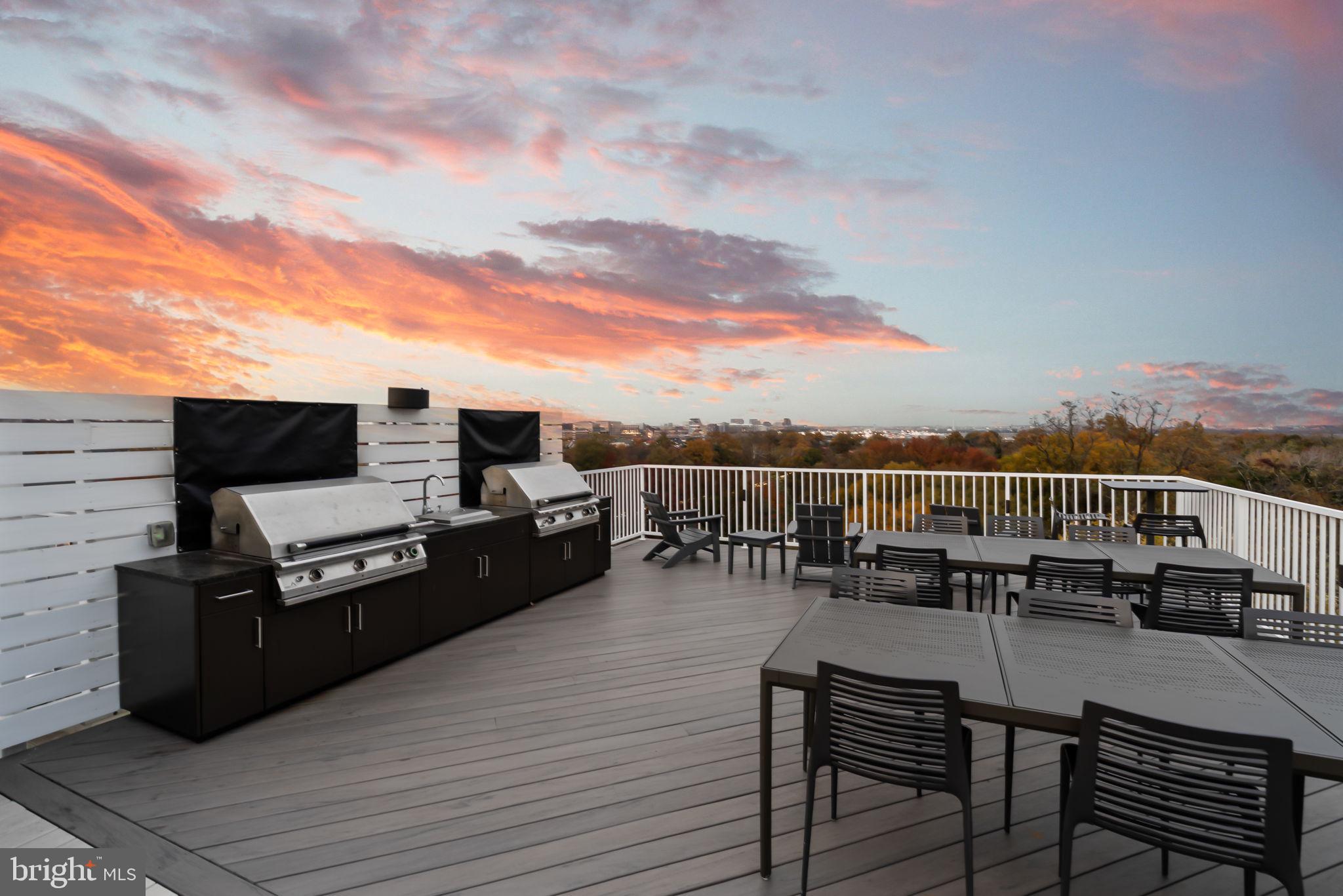 625 SLATERS LANE 402