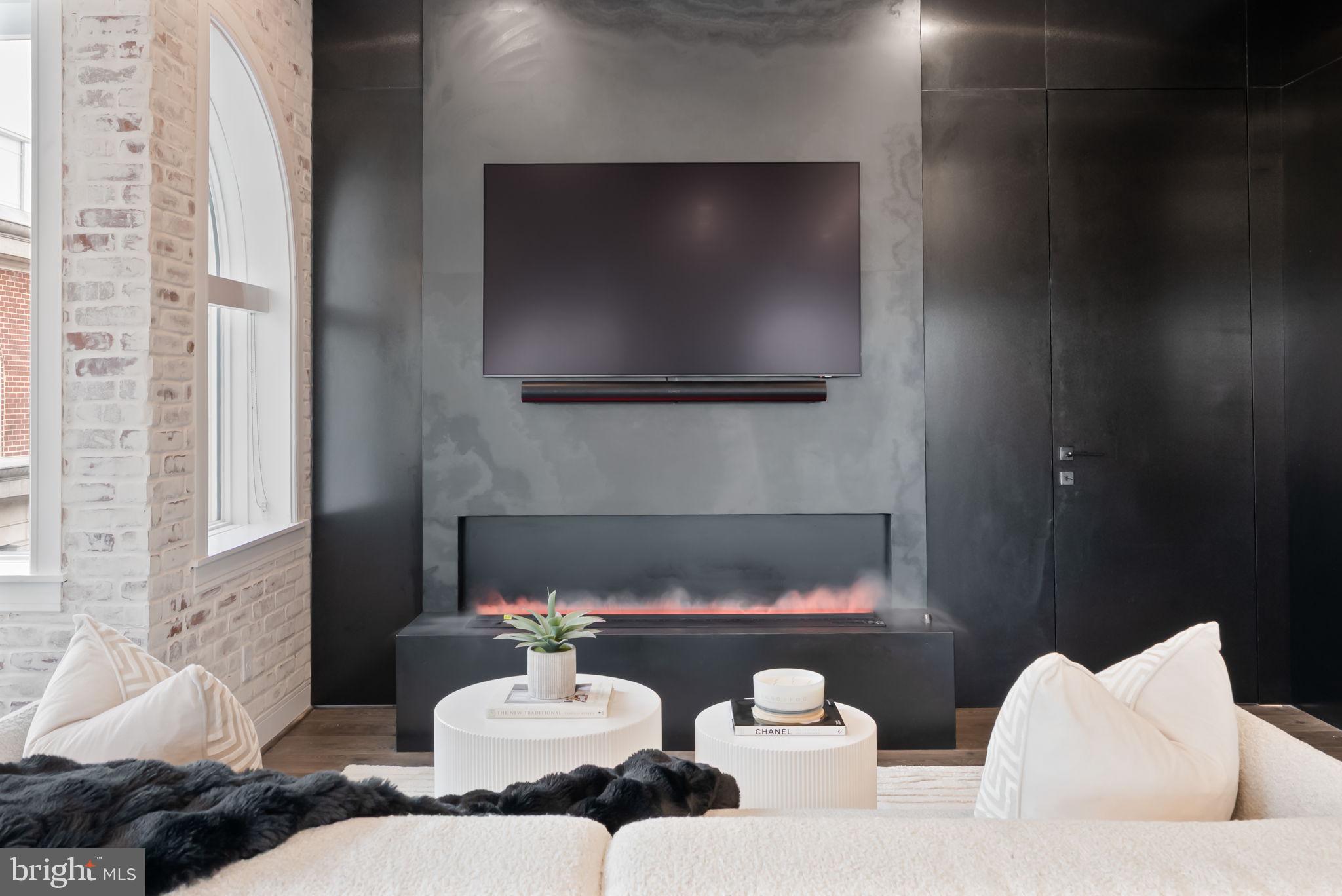 625 SLATERS LANE 402