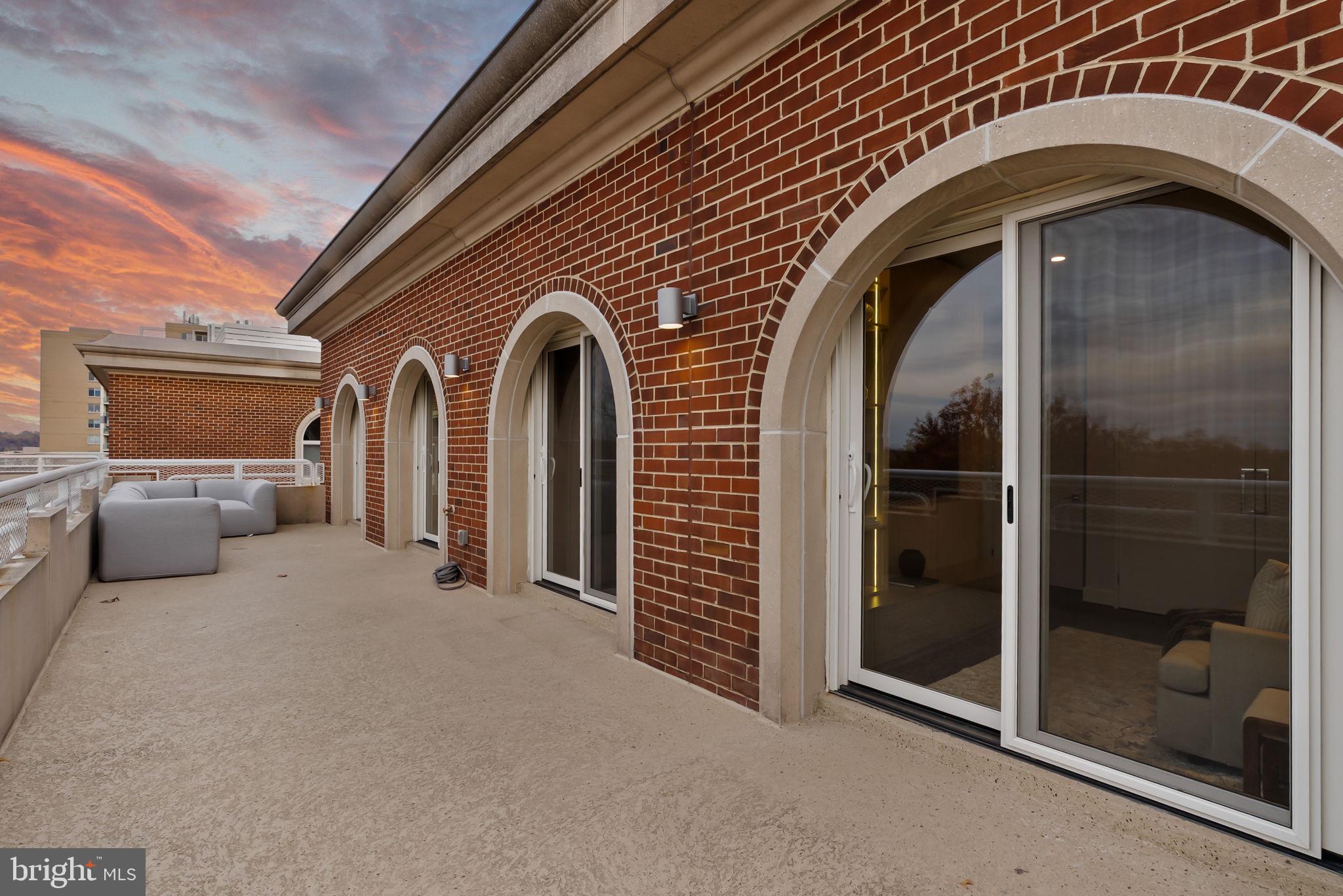 625 SLATERS LANE 402