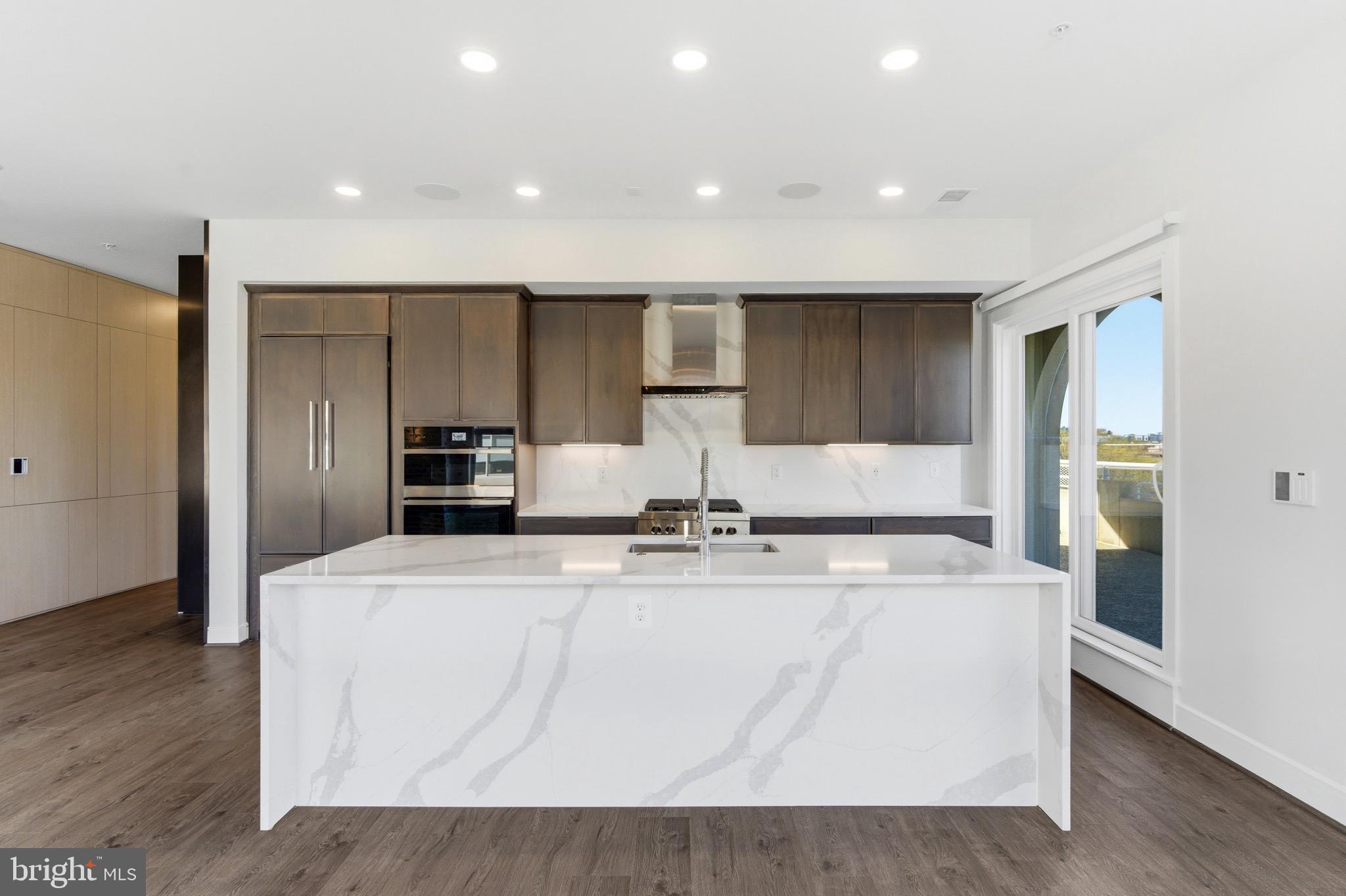 625 SLATERS LANE 402
