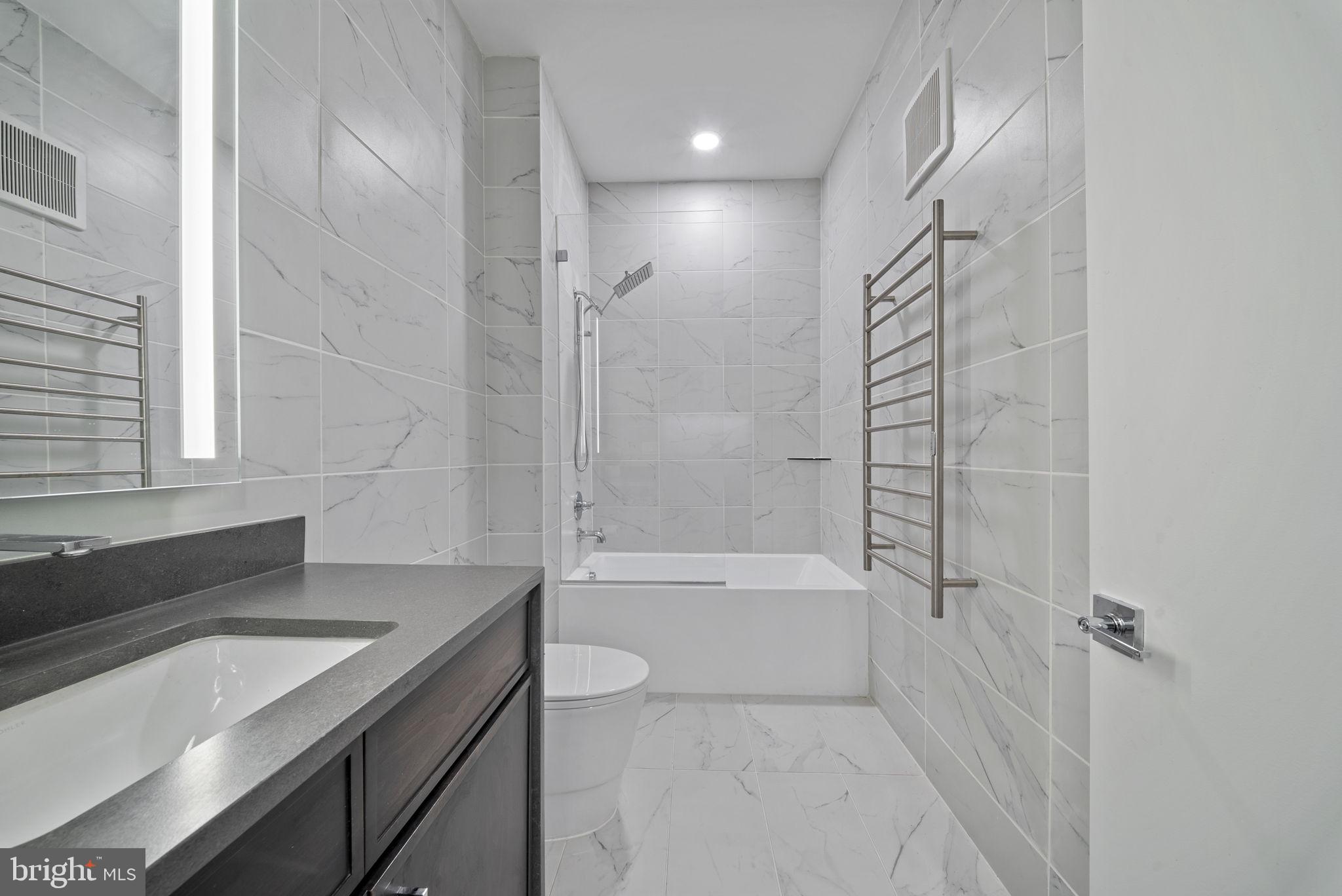 625 SLATERS LANE 402