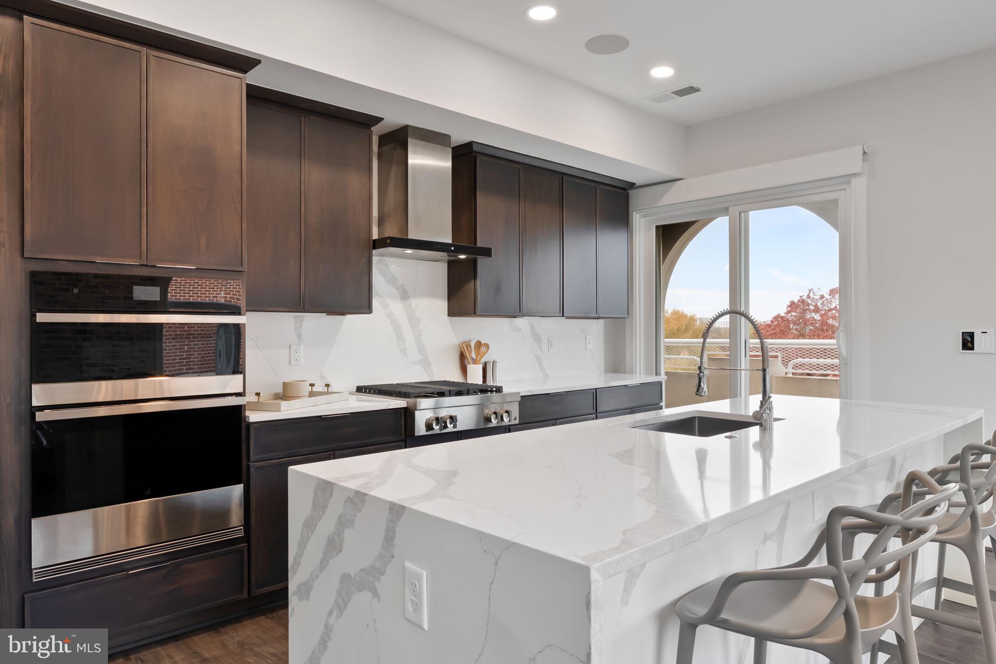 625 SLATERS LANE 402