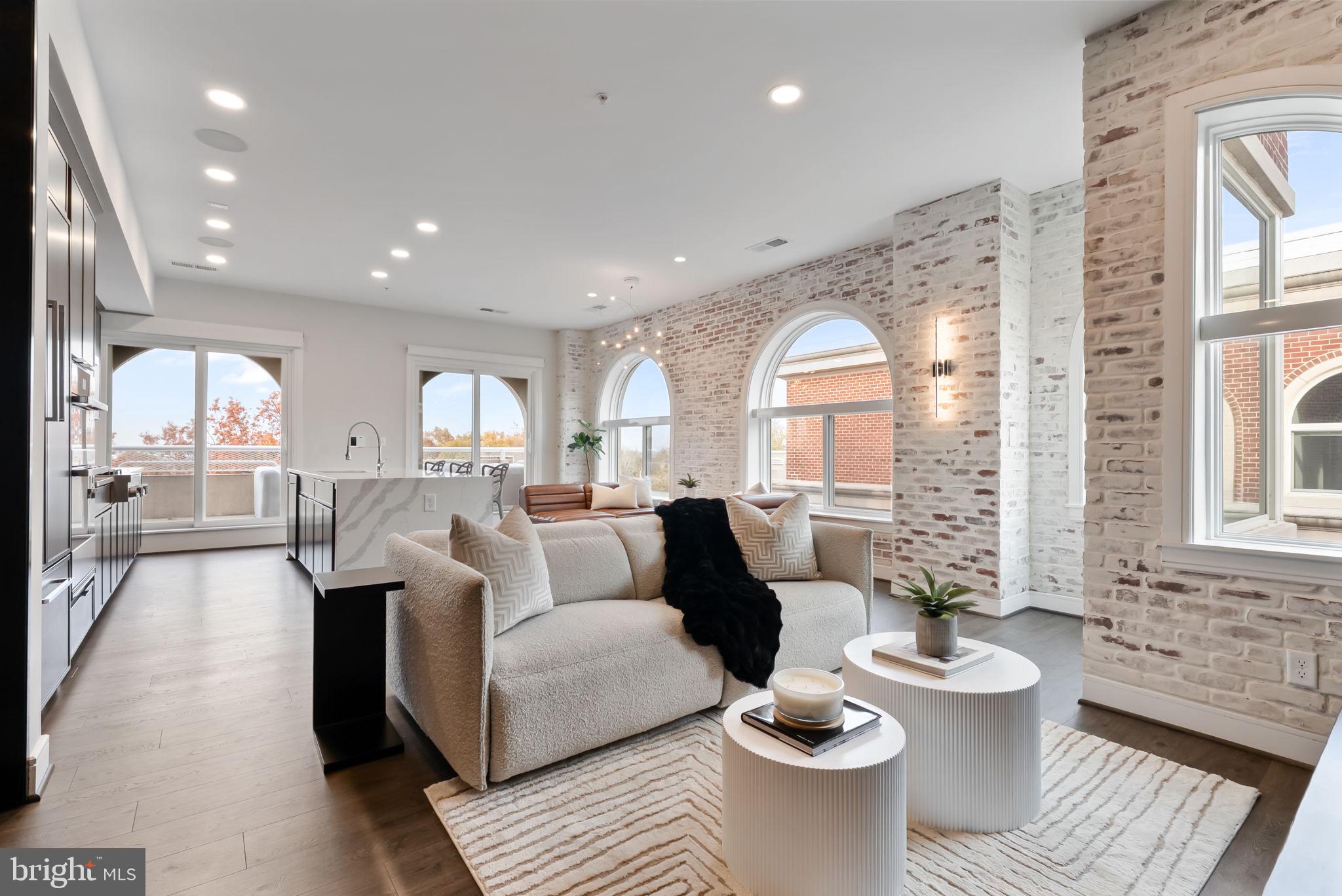 625 SLATERS LANE 402