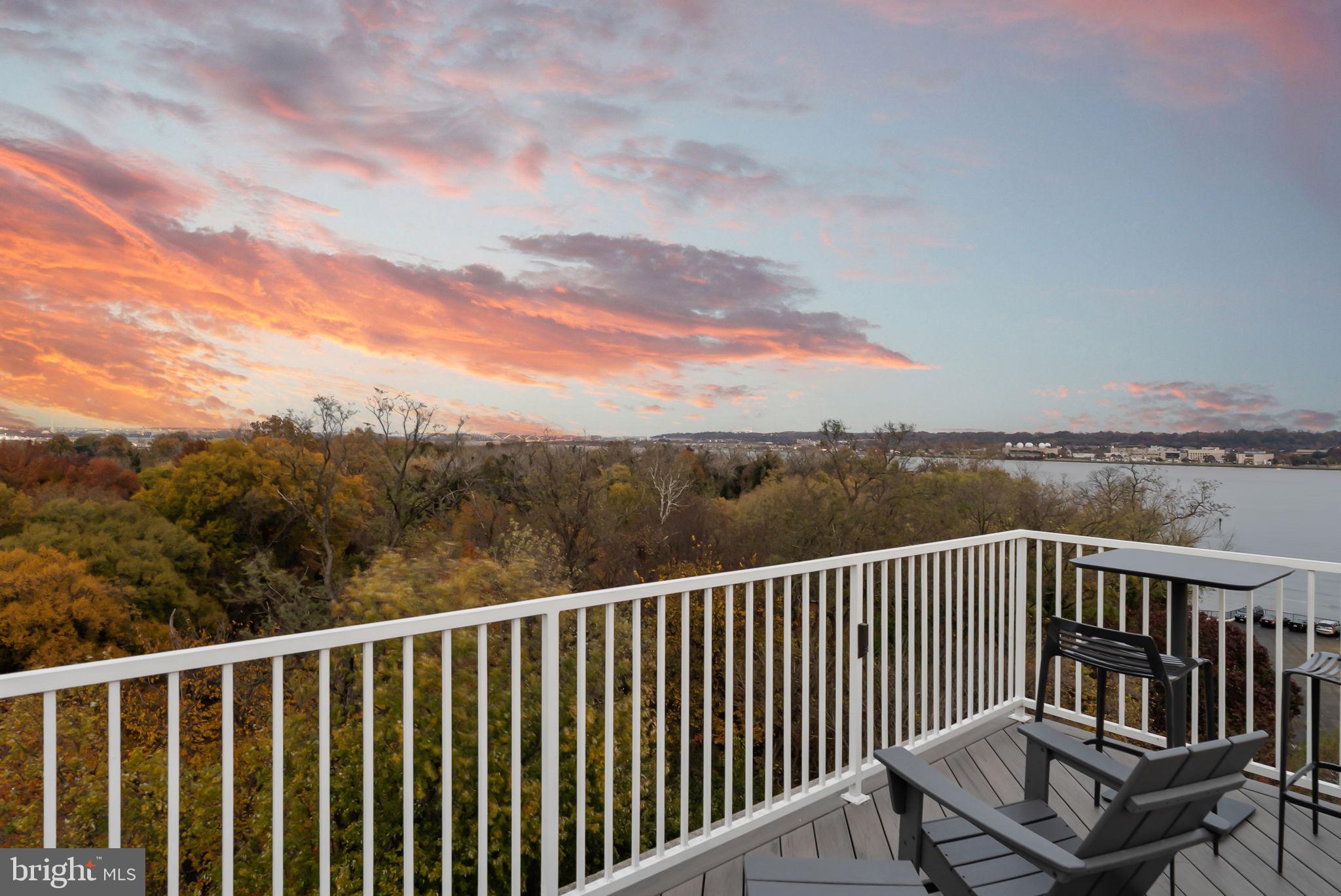 625 SLATERS LANE 402