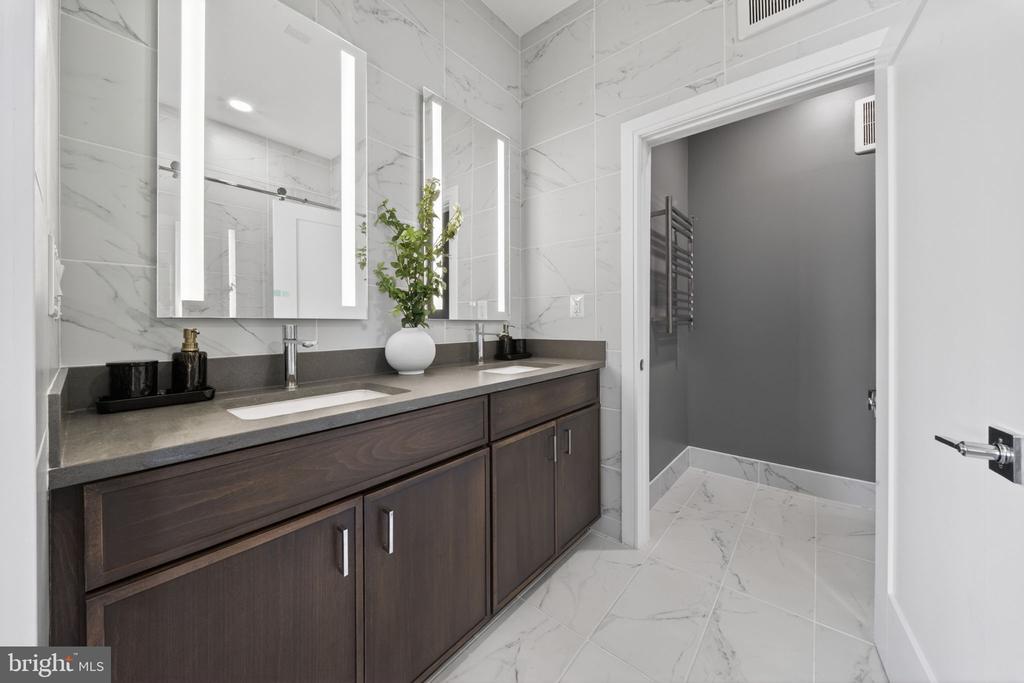 625 SLATERS LANE 402