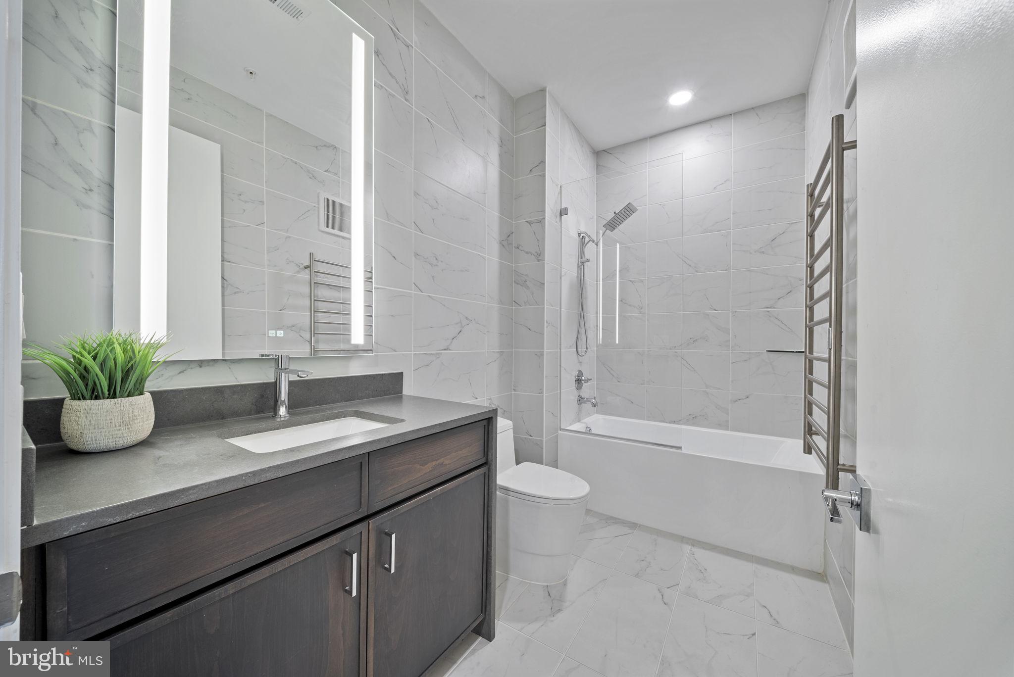 625 SLATERS LANE 402