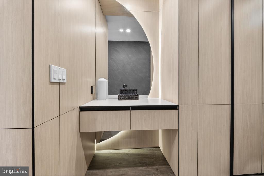 625 SLATERS LANE 402