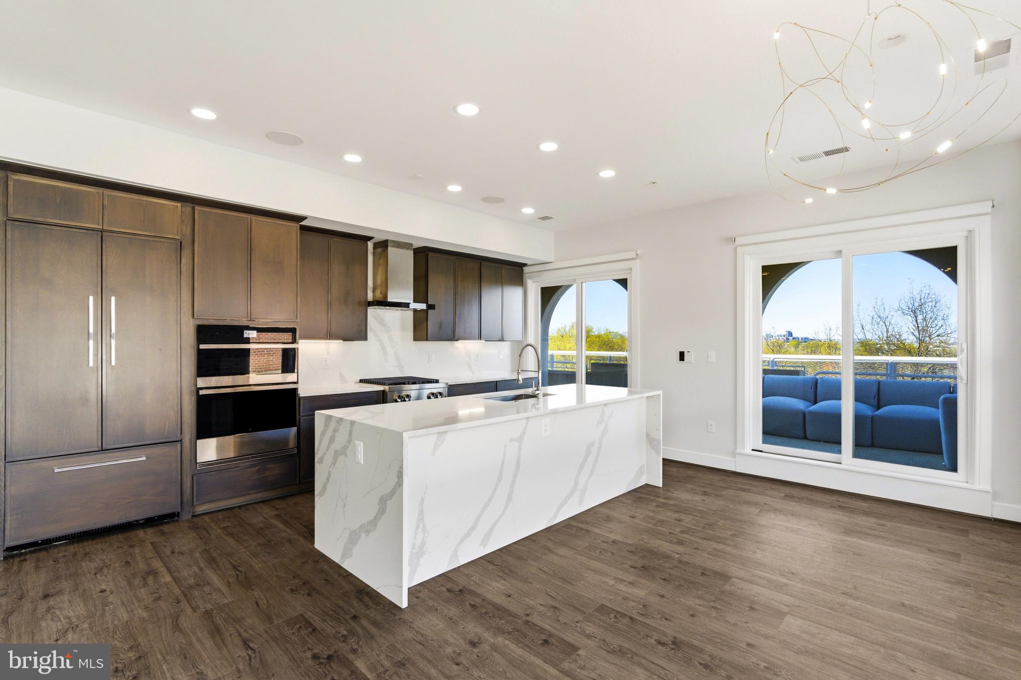 625 SLATERS LANE 402