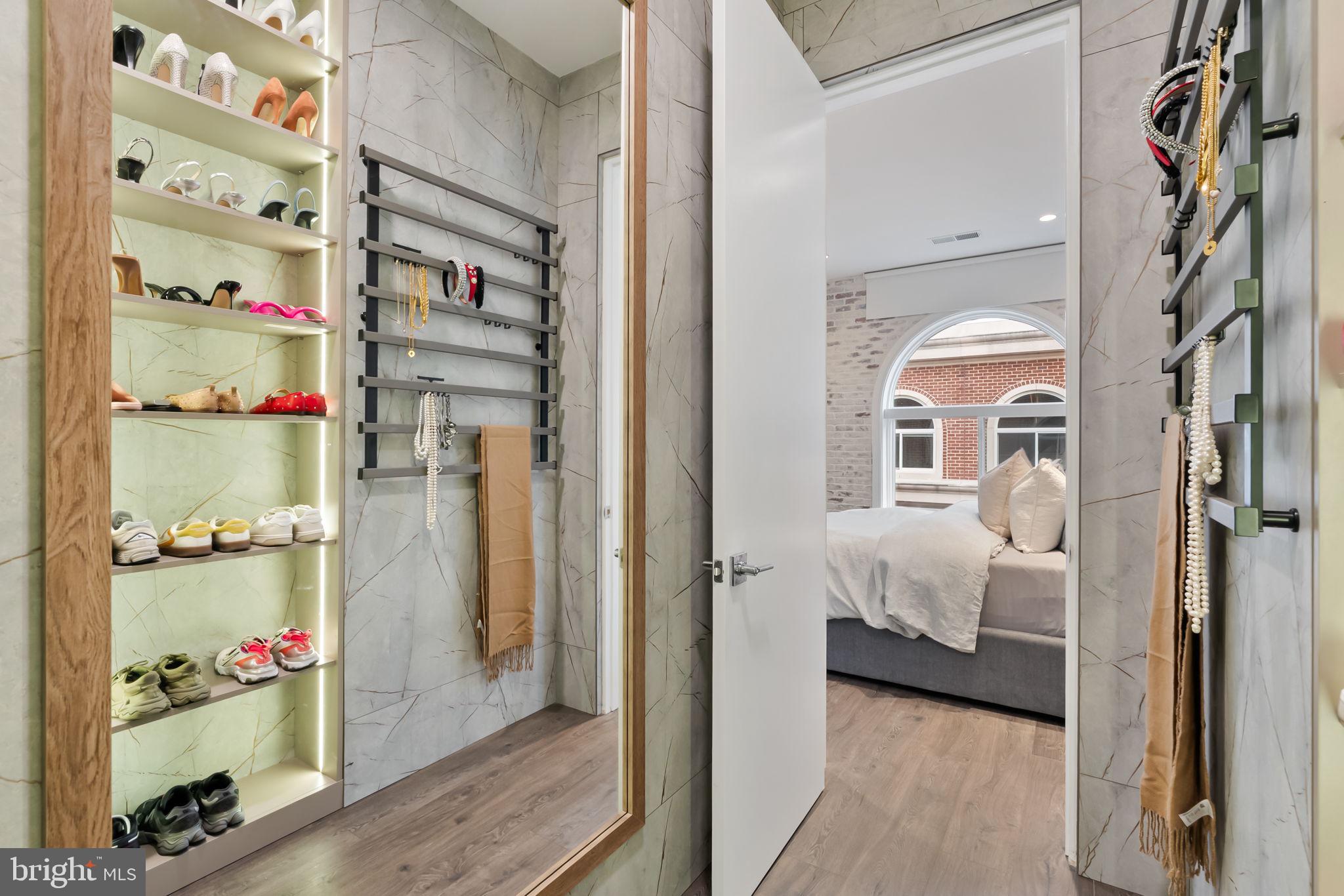 625 SLATERS LANE 402