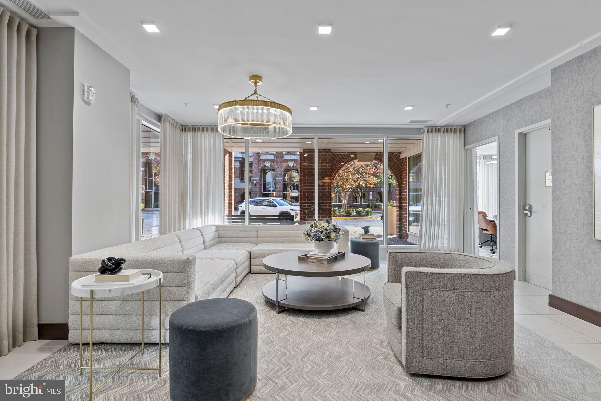 625 SLATERS LANE 402