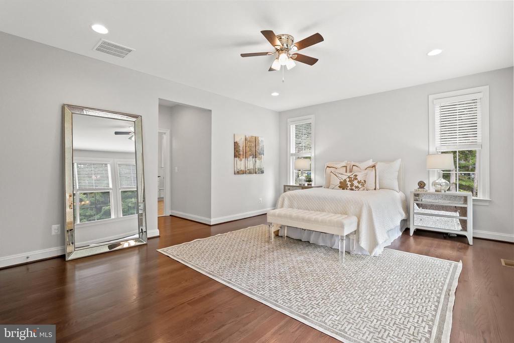 11319 Bellmont Dr