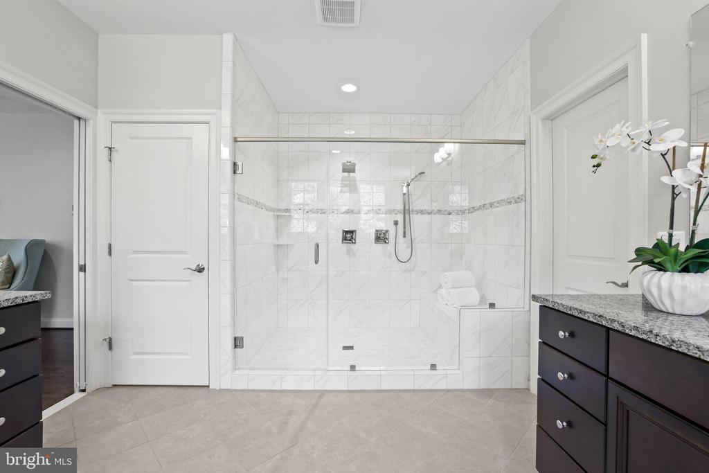 11319 Bellmont Dr