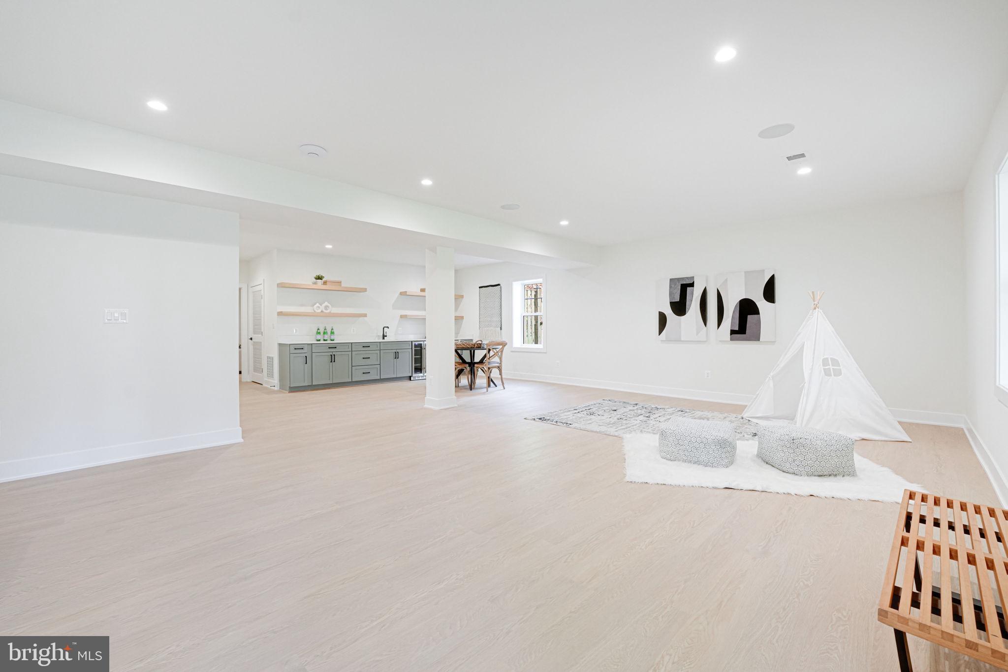 7222 Arthur Dr