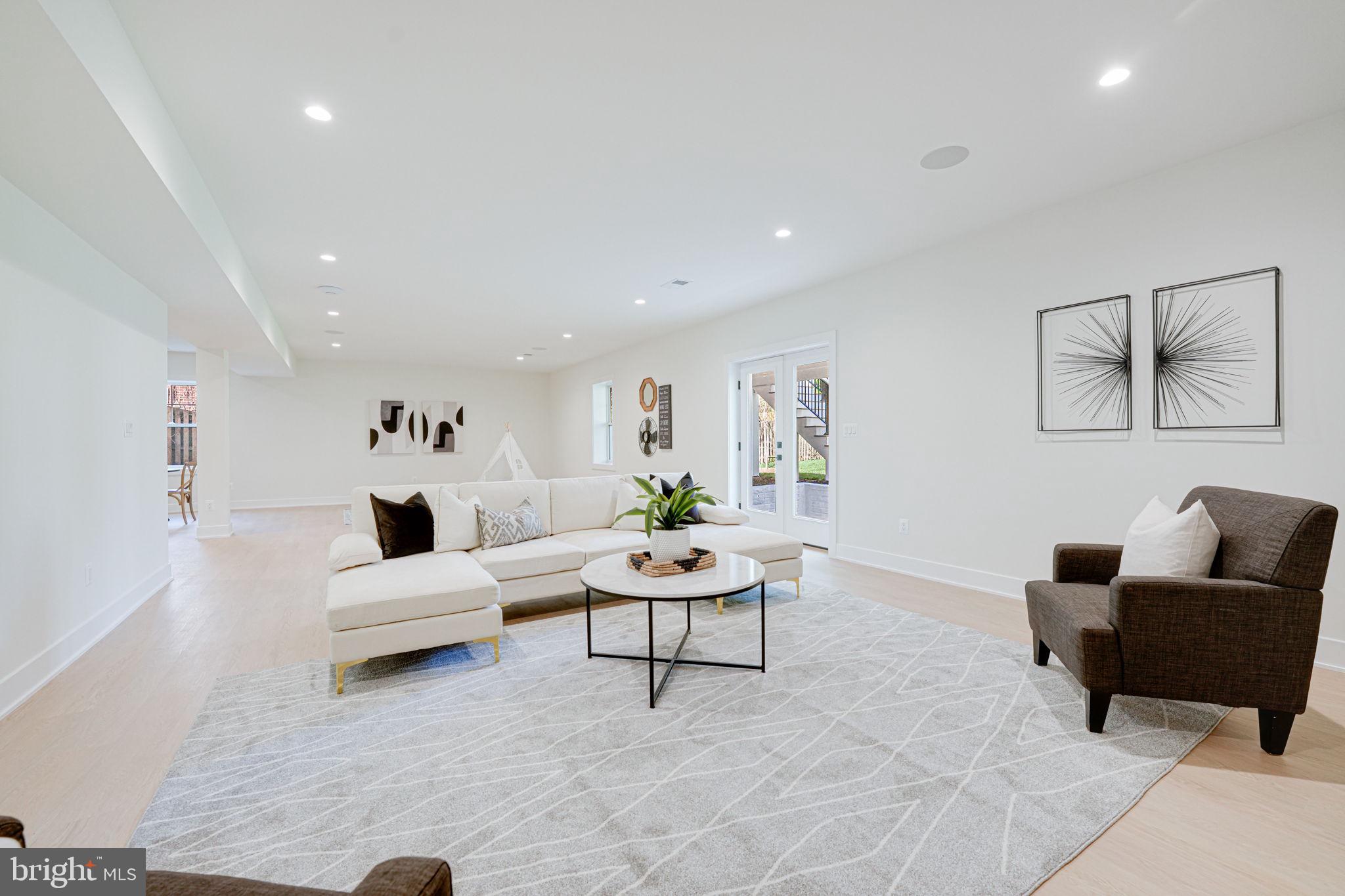 7222 Arthur Dr