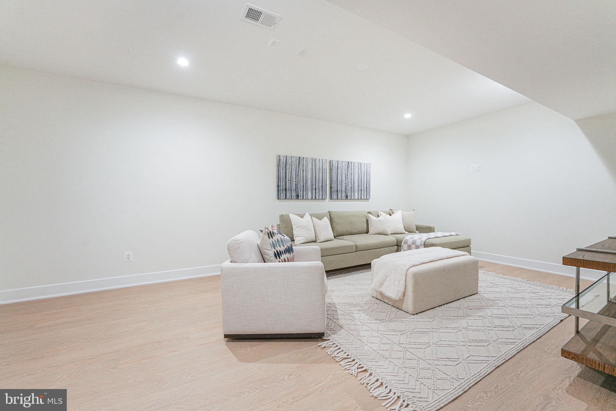 7222 Arthur Dr