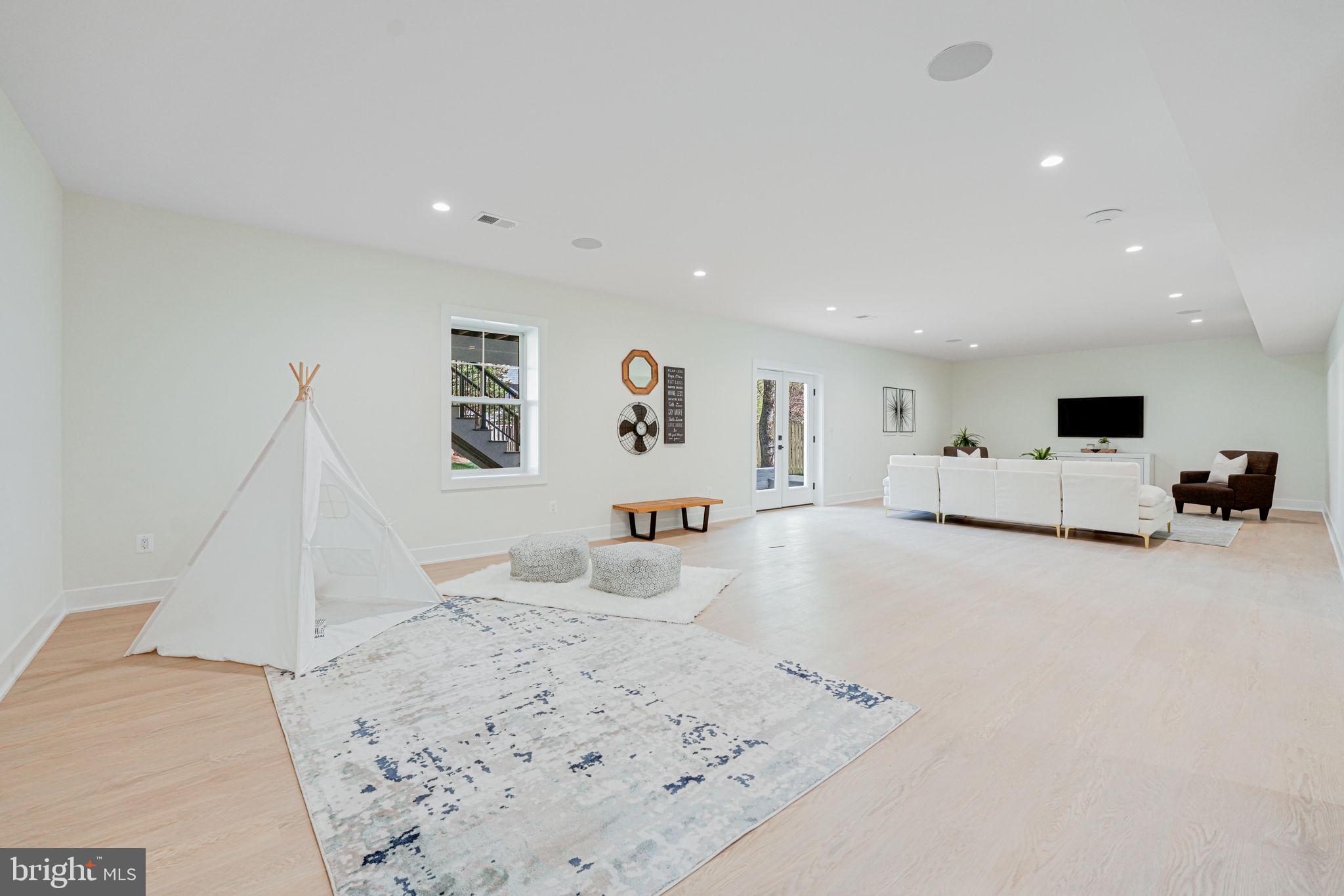 7222 Arthur Dr