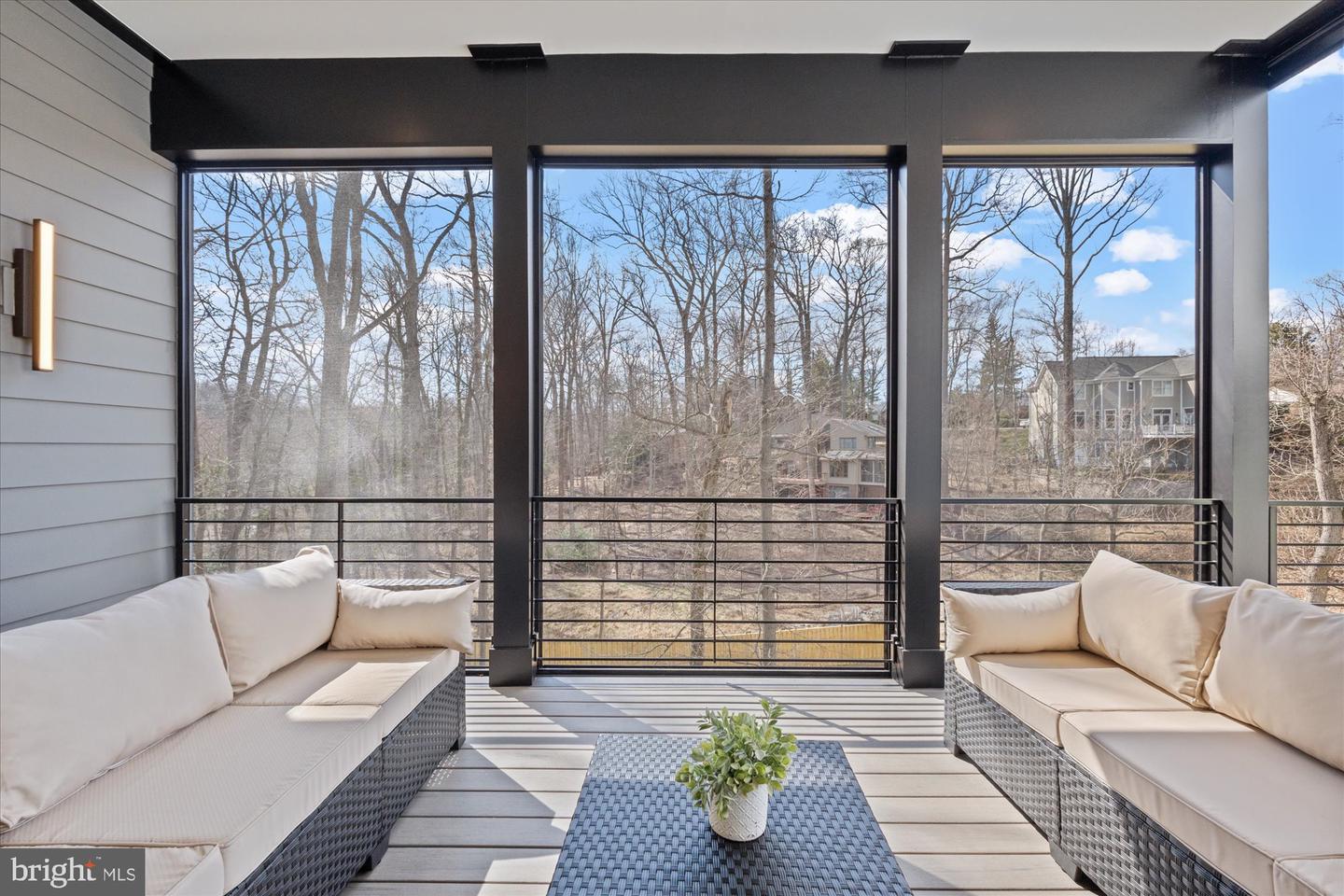 1428 Waggaman Cir
