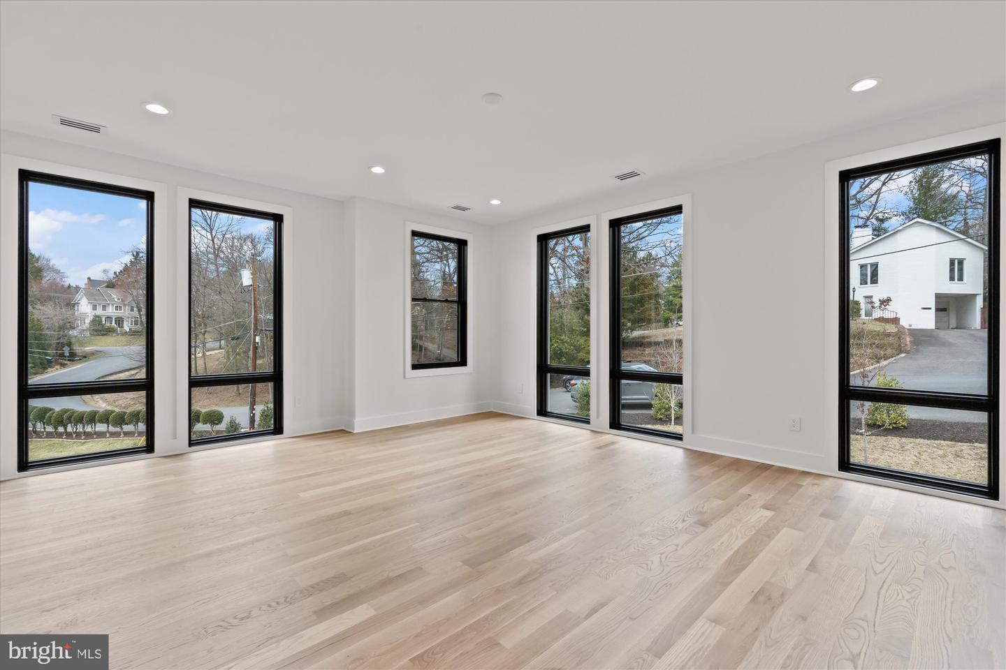 1428 Waggaman Cir