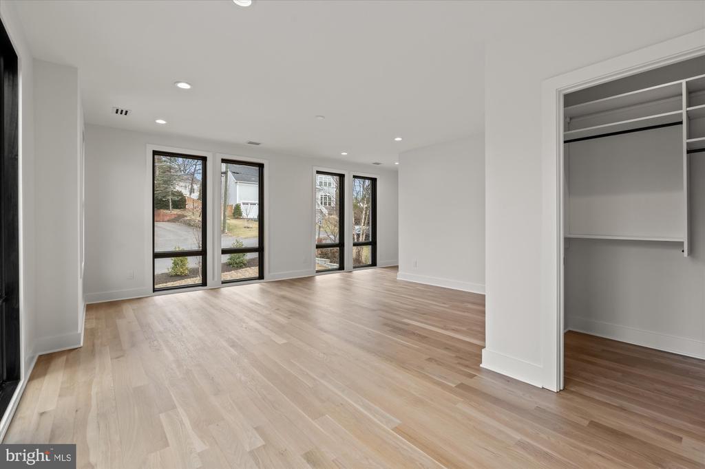 1428 Waggaman Cir