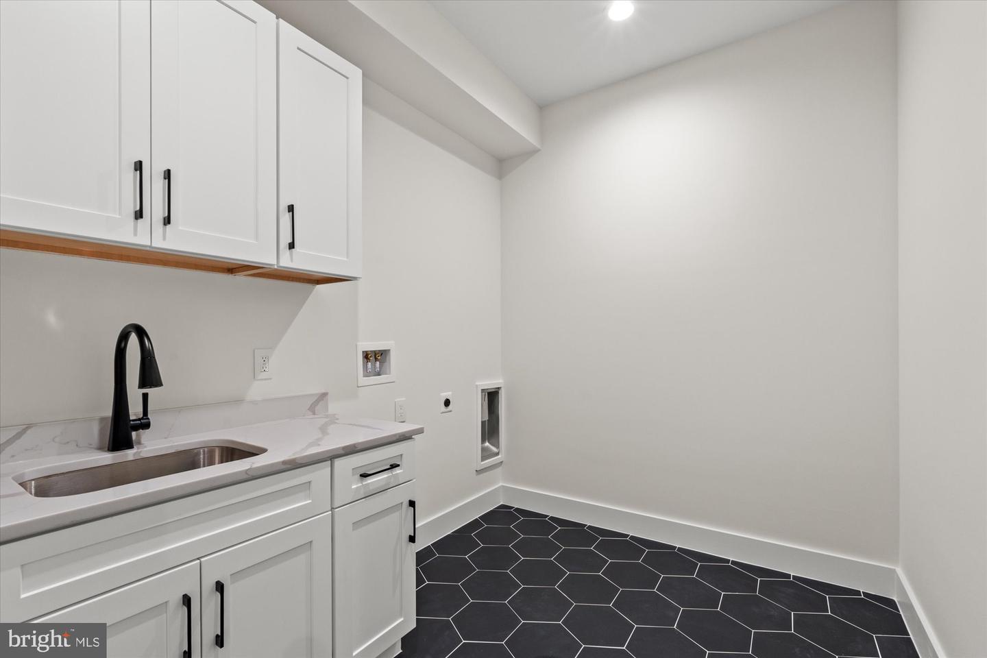 1428 Waggaman Cir