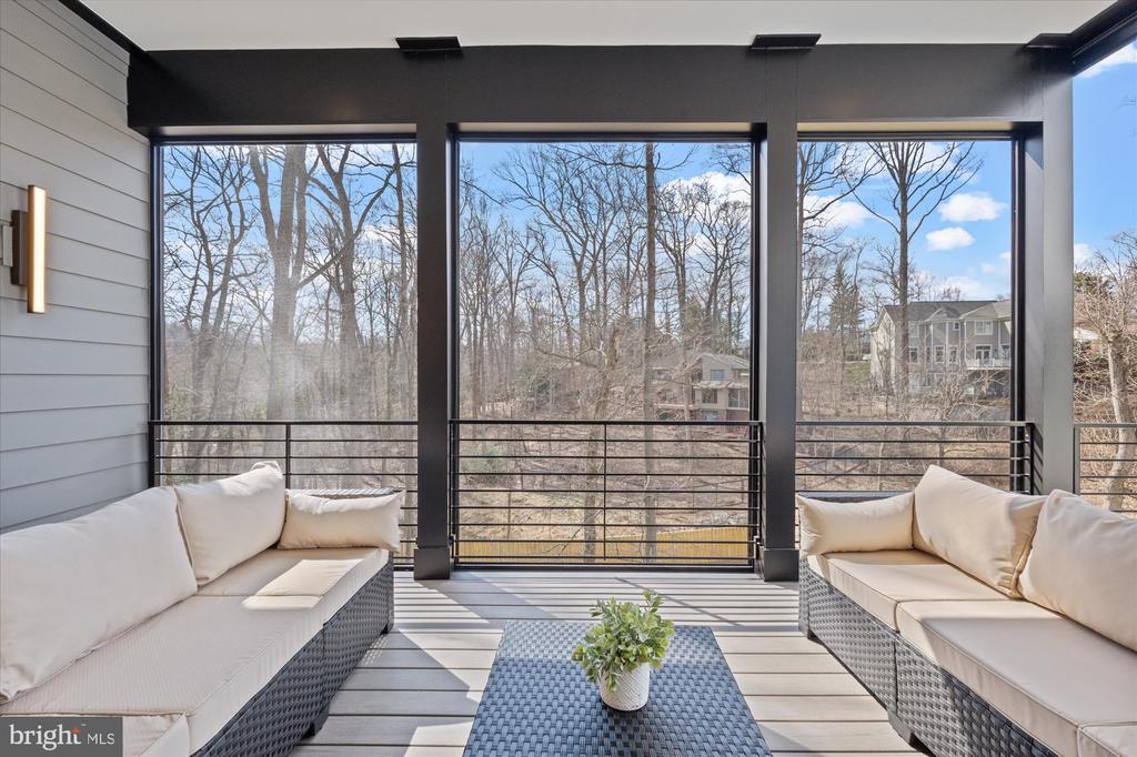 1428 Waggaman Cir