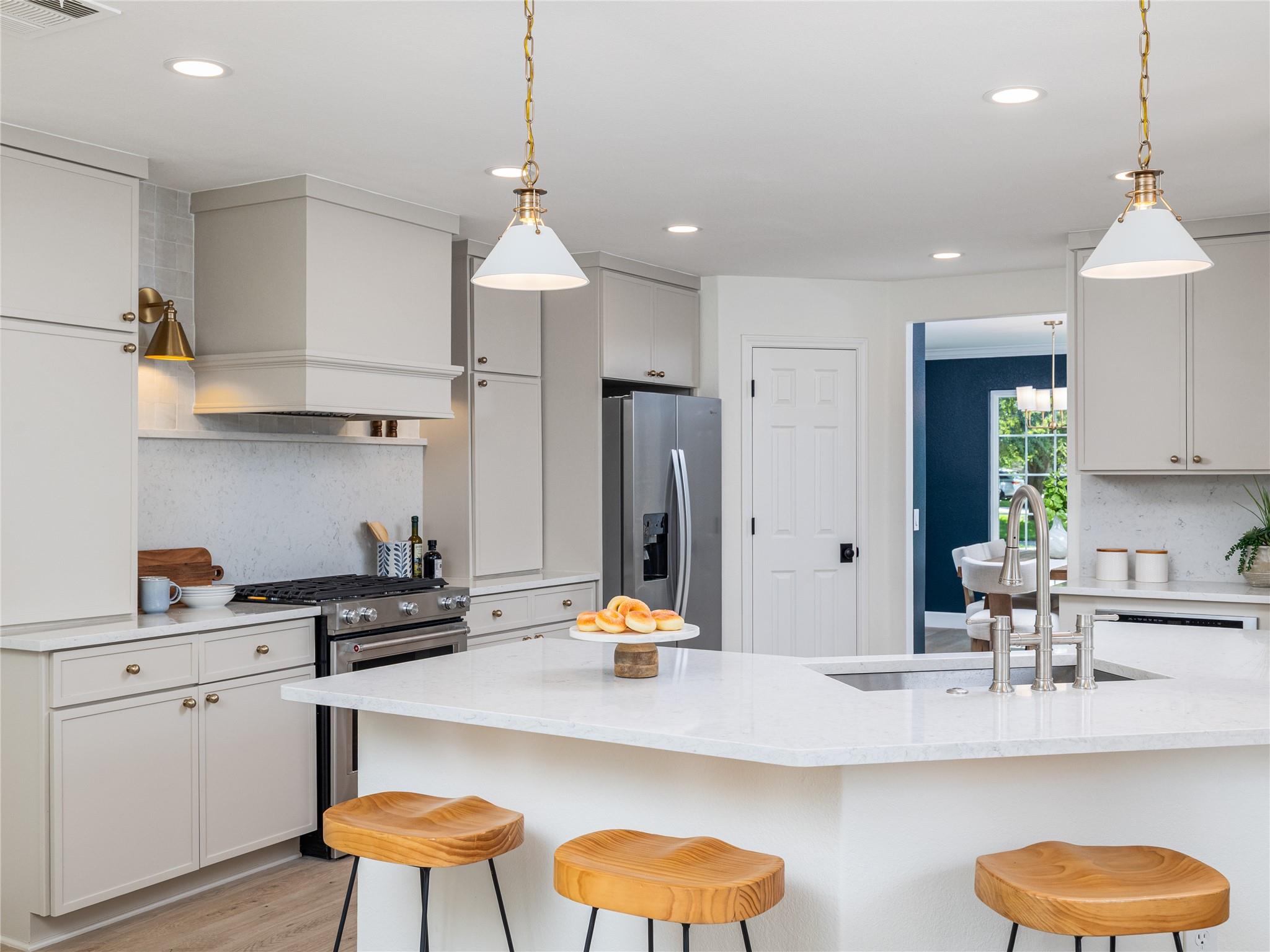 525 Golden Creek DR