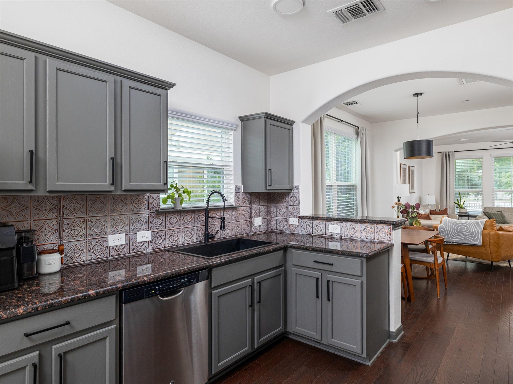 532 Lookout Tree LN